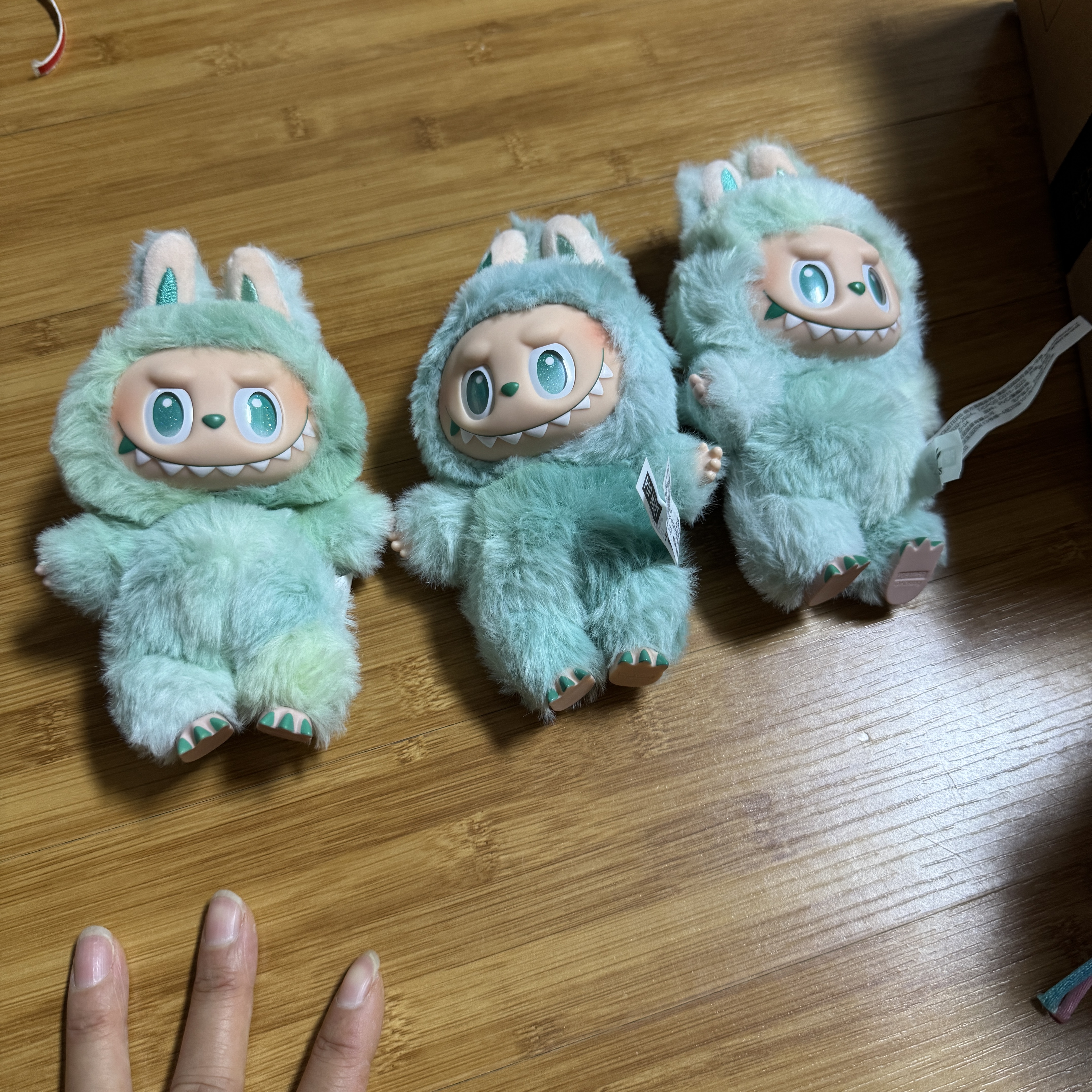 Pop Mart Labubu The Monsters Highlight Series Sealed Case (Bundle of 3/1 Blind Box) 착용 스타일