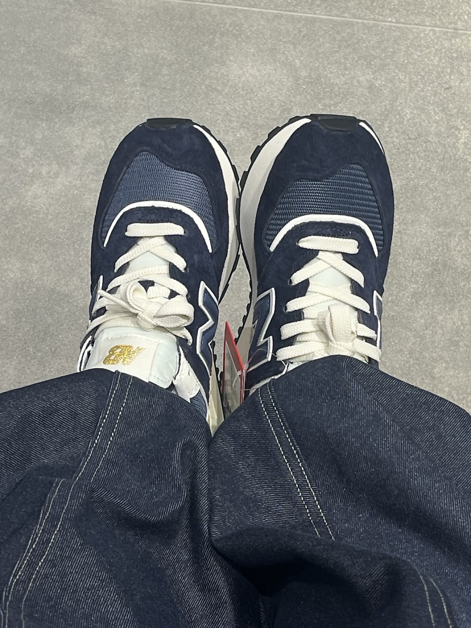 New Balance 574 Legacy Navy 착용 스타일 - 1