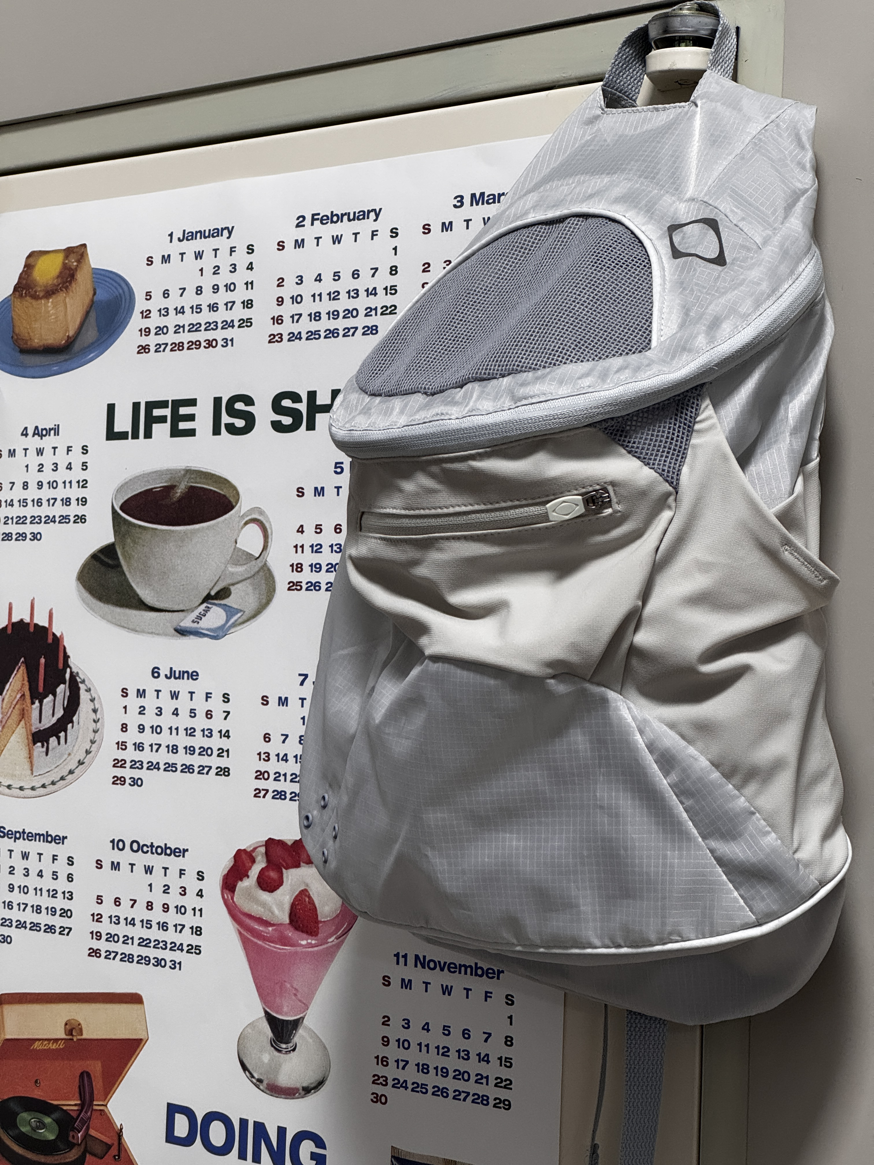 Mischief x Eplc Lightweight Zip Around Backpack Light Gray, Mischief Lightweight Zip Around Backpack Black 착용 스타일 - 1