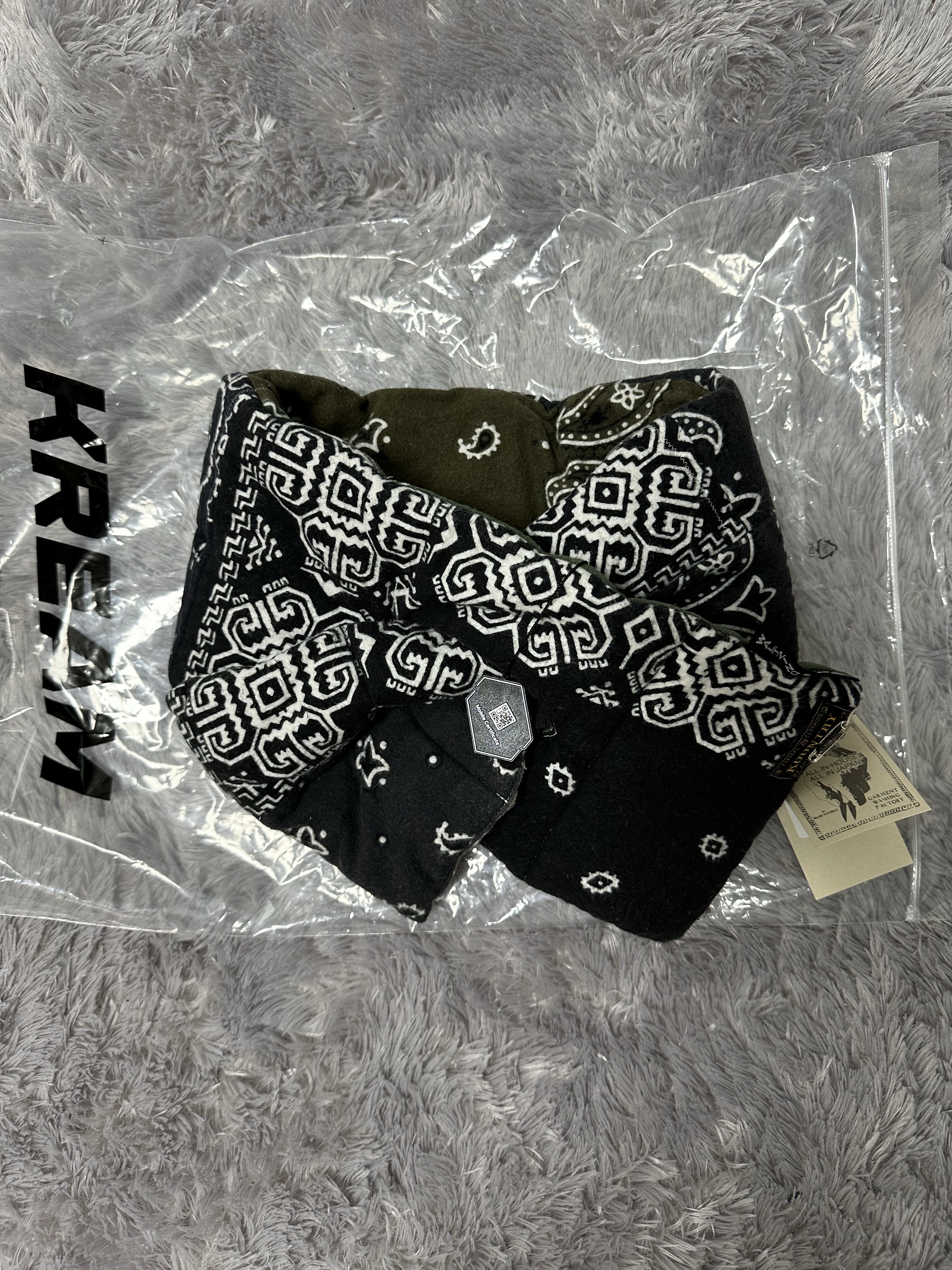 Kapital Flannel Bandana Pattern Reversible Kesa Muffler Black Khaki 착용 스타일 - 3