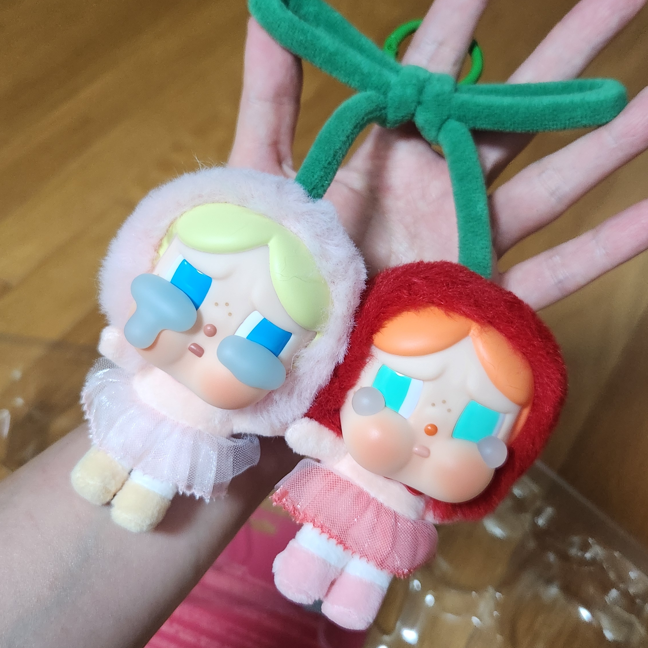 Pop Mart Crybaby Crying For Love Series Vinyl Plush 착용 스타일 - 1