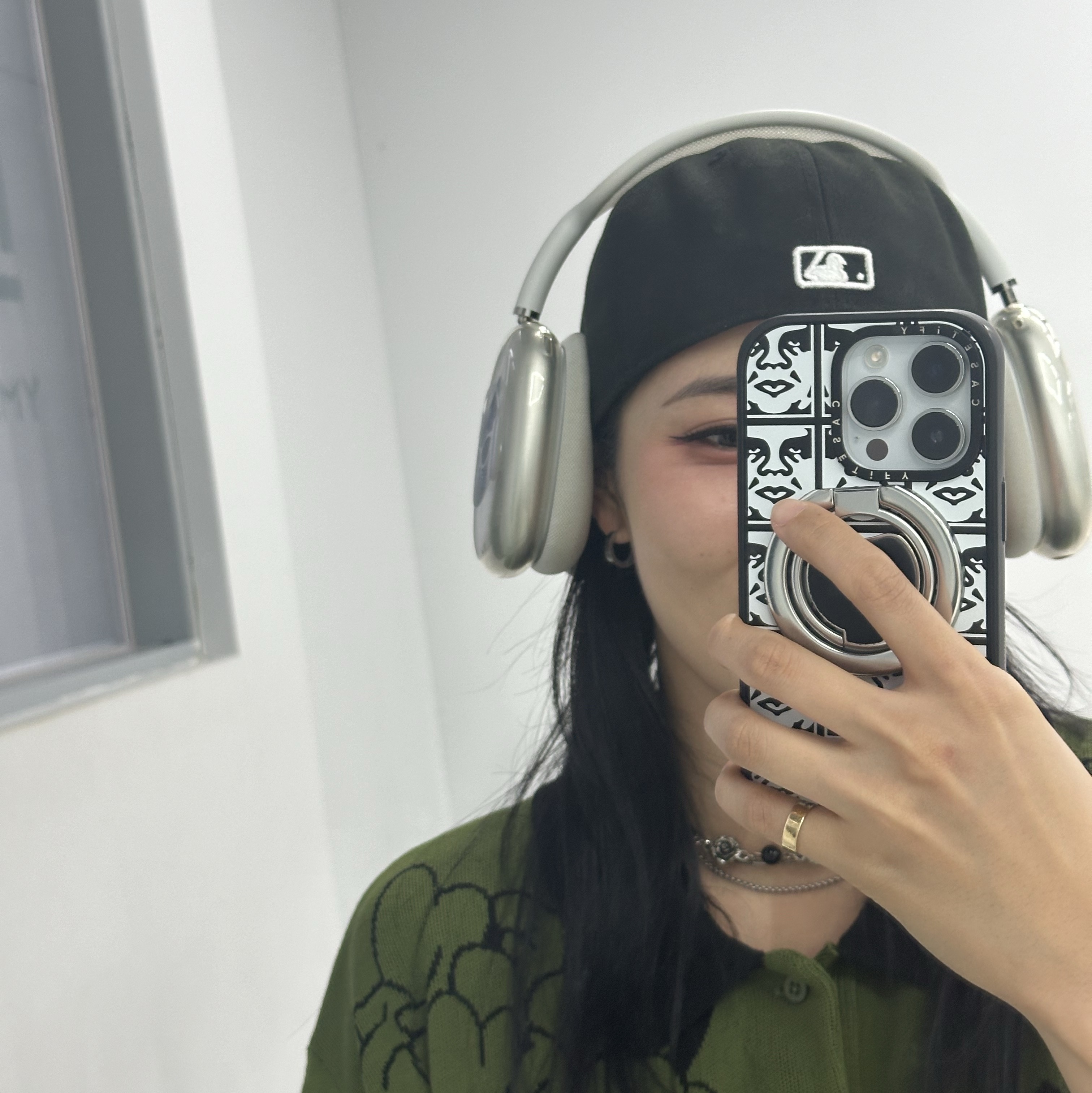 Apple AirPods Max Lightning Silver (Korean Ver.) 착용 스타일