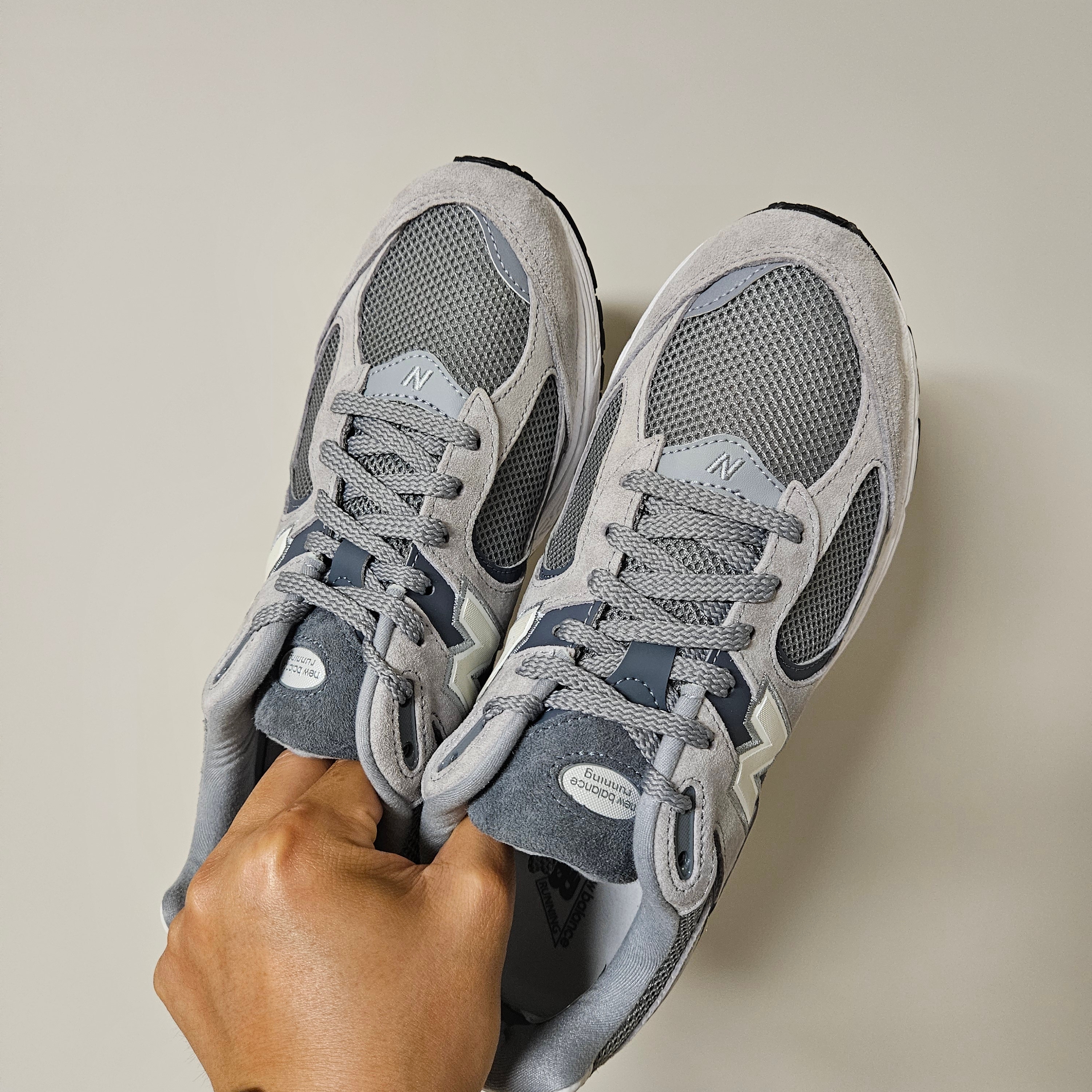 New Balance 2002R Steel Grey Orca 착용 스타일