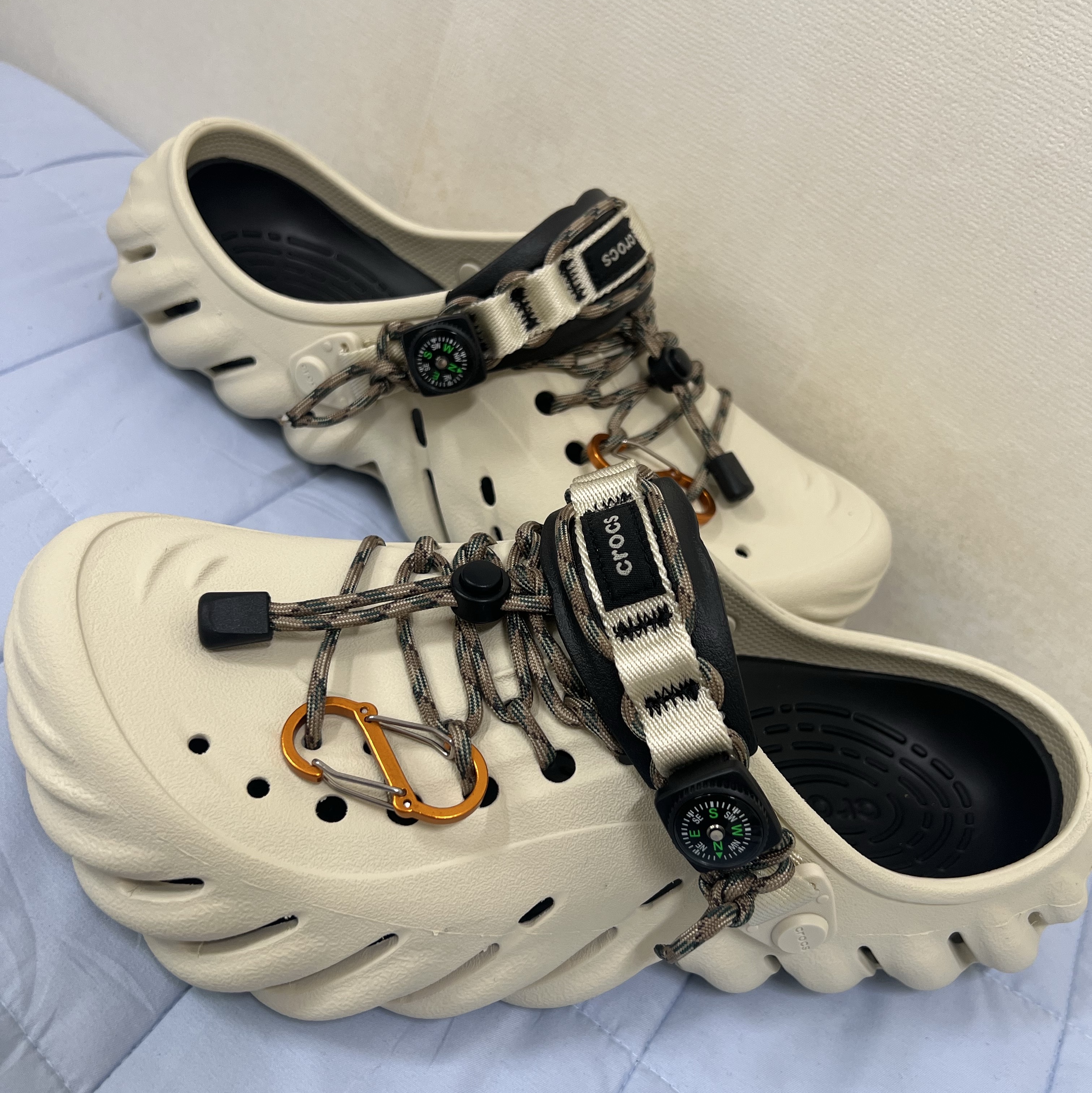Crocs Echo Clog Bone Black 착용 스타일