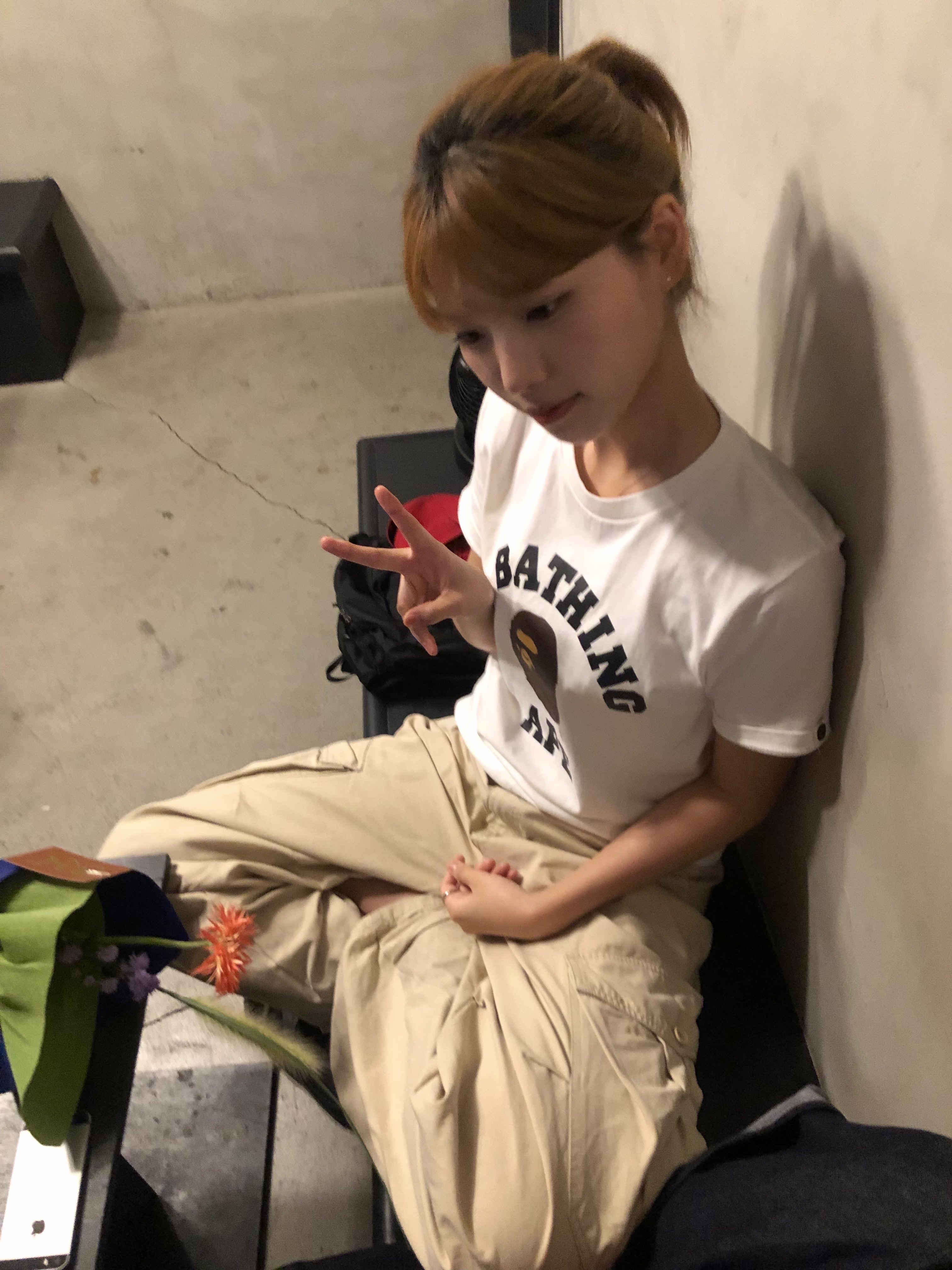 BAPE College T-Shirt White, Keen Shanti Black Dawn Blue 착용 스타일 - 2