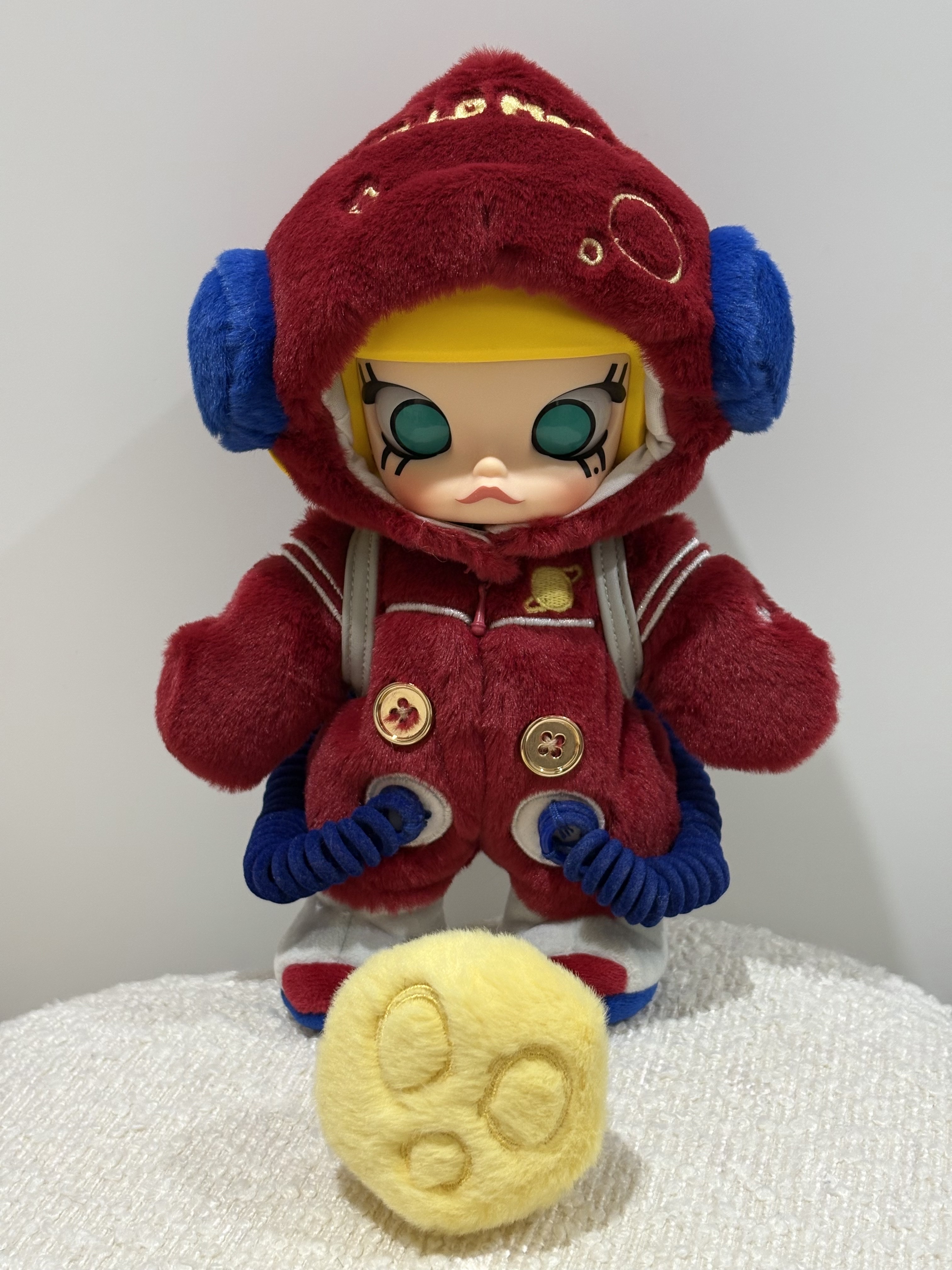 Pop Mart Molly Hello, Moon 1/8 Action Figure 착용 스타일 - 2