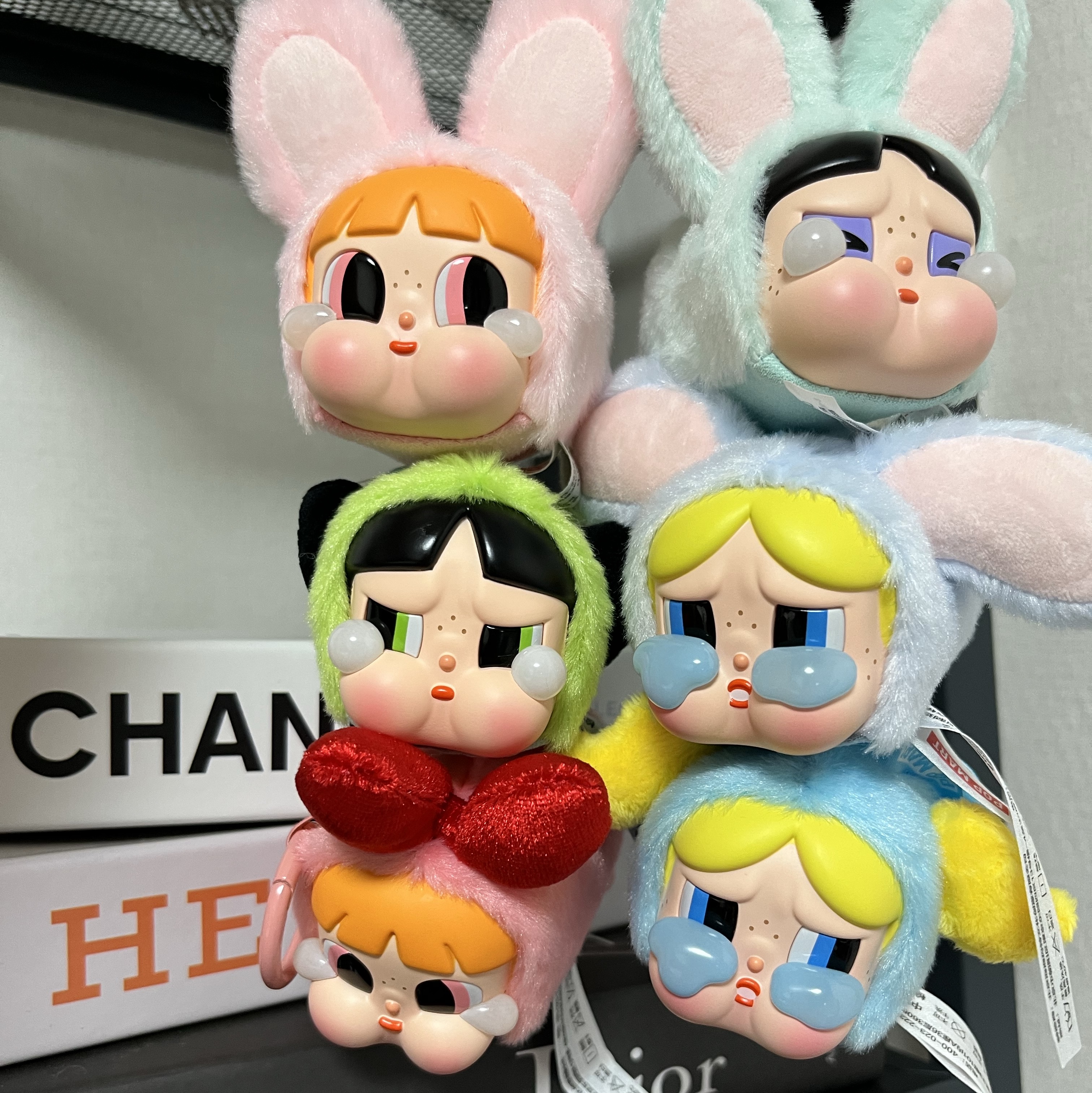 Pop Mart Crybaby x Powerpuff Girls Series Keyring Sealed Case (6 Blind Boxes), Pop Mart Crybaby x Powerpuff Girls Series Keyring Sealed Case (1 Blind Box) 착용 스타일