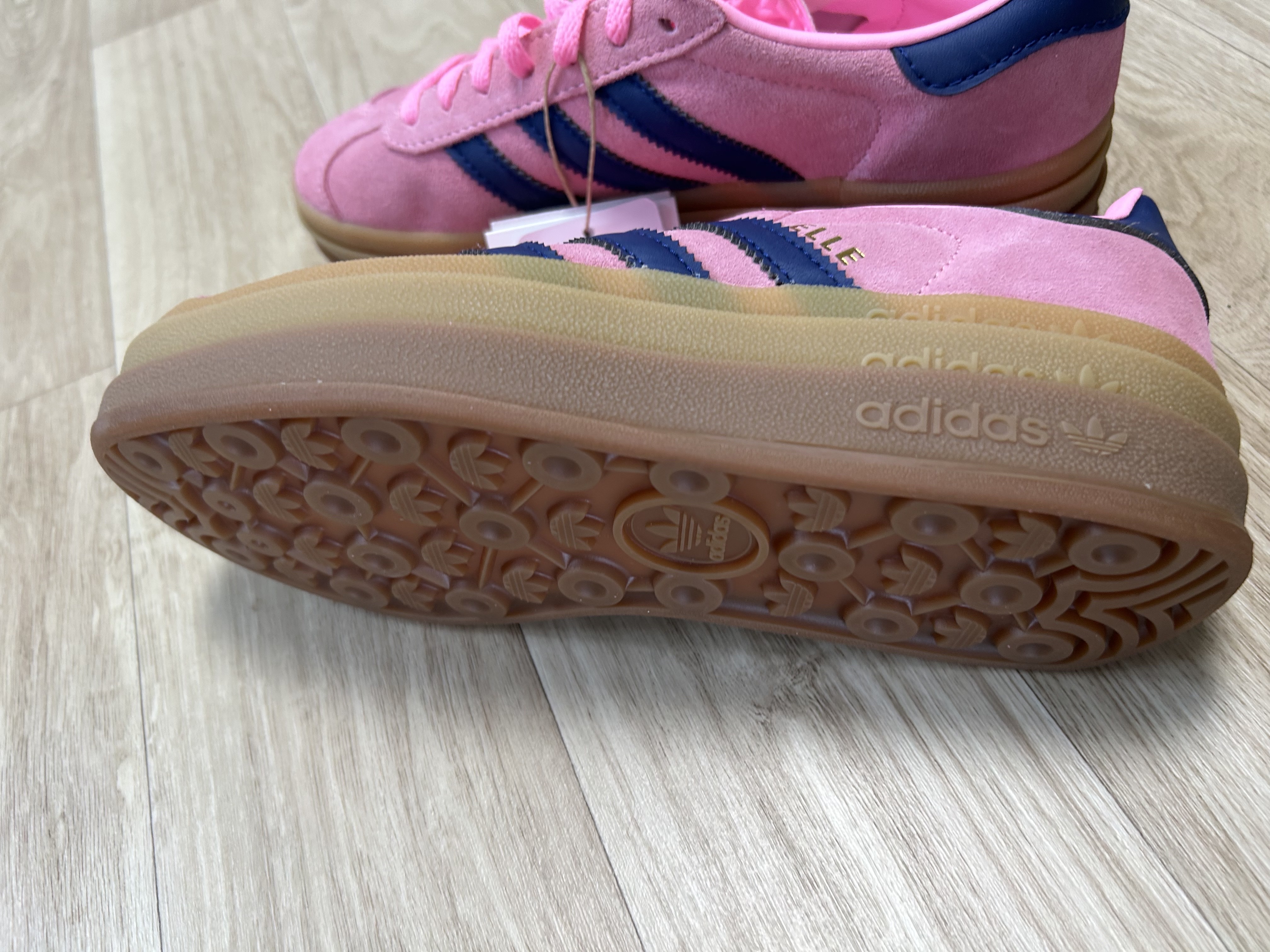 (W) Adidas Gazelle Bold Pink Glow Victory Blue 착용 스타일