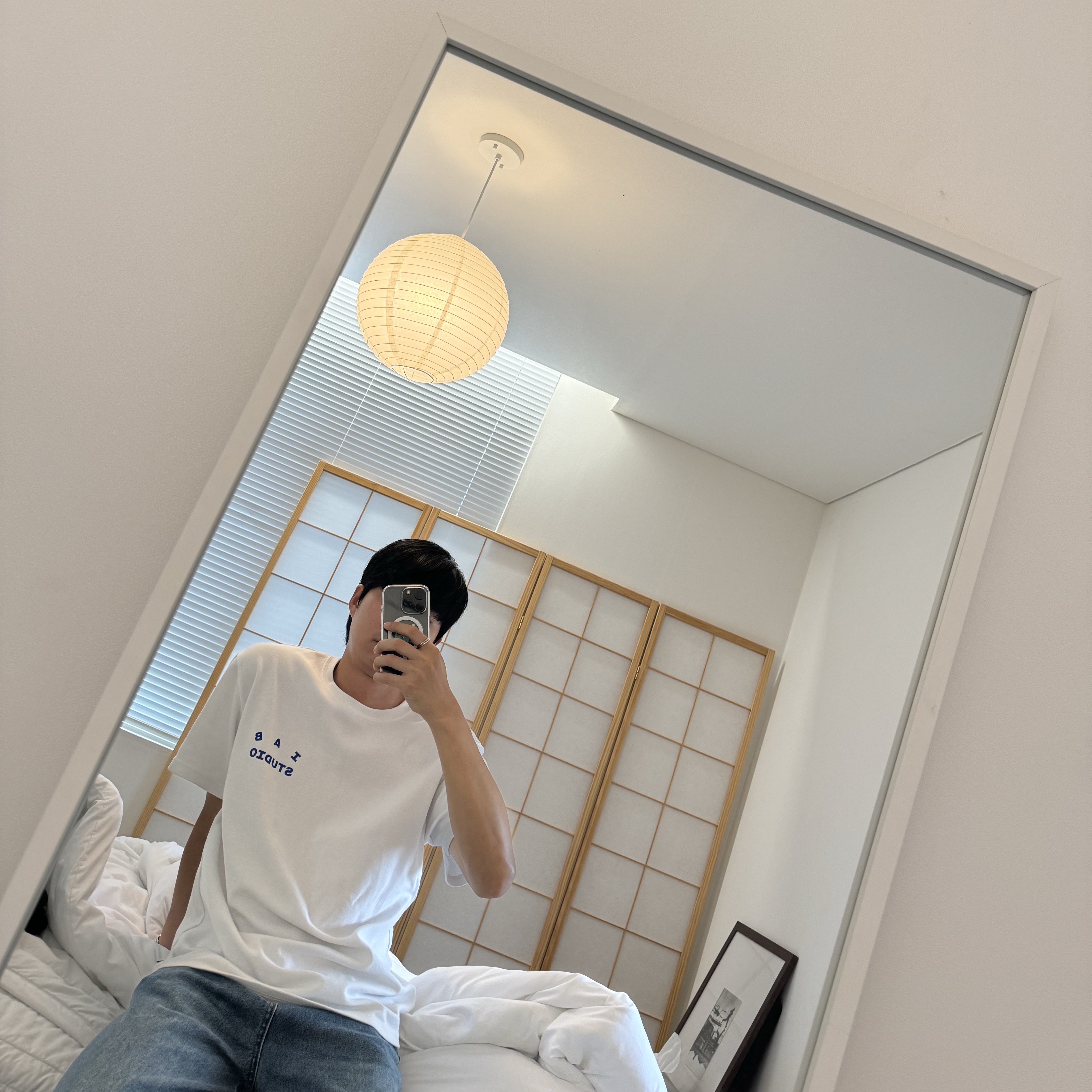 IAB Studio 10th Anniversary T-Shirt White 착용 스타일