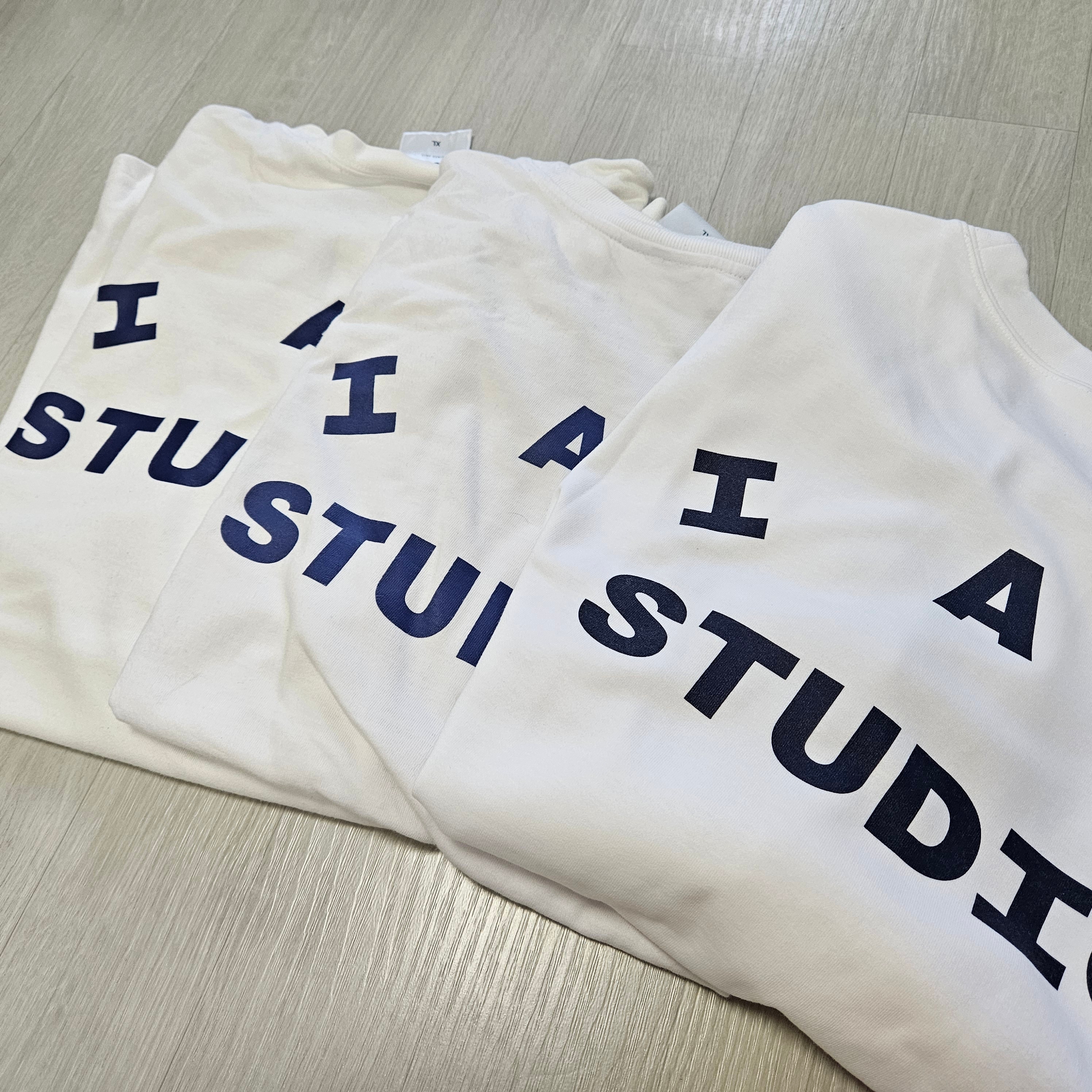 IAB Studio T-Shirt White Navy, IAB Studio T-Shirt White Navy - 22FW 착용 스타일 - 3