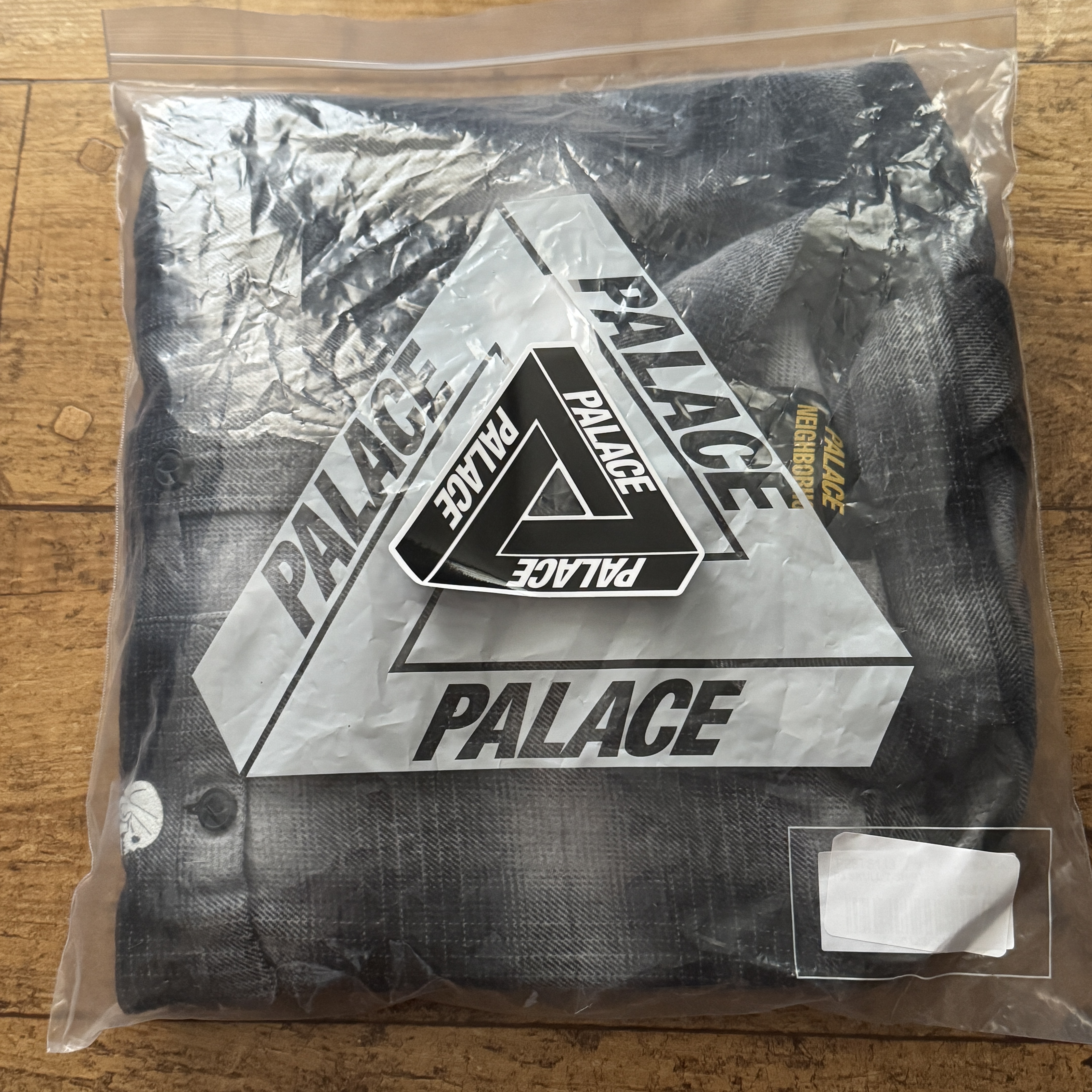 Palace x Neighborhood Shirt Grey Ombre Plaid - 25FW 착용 스타일 - 1