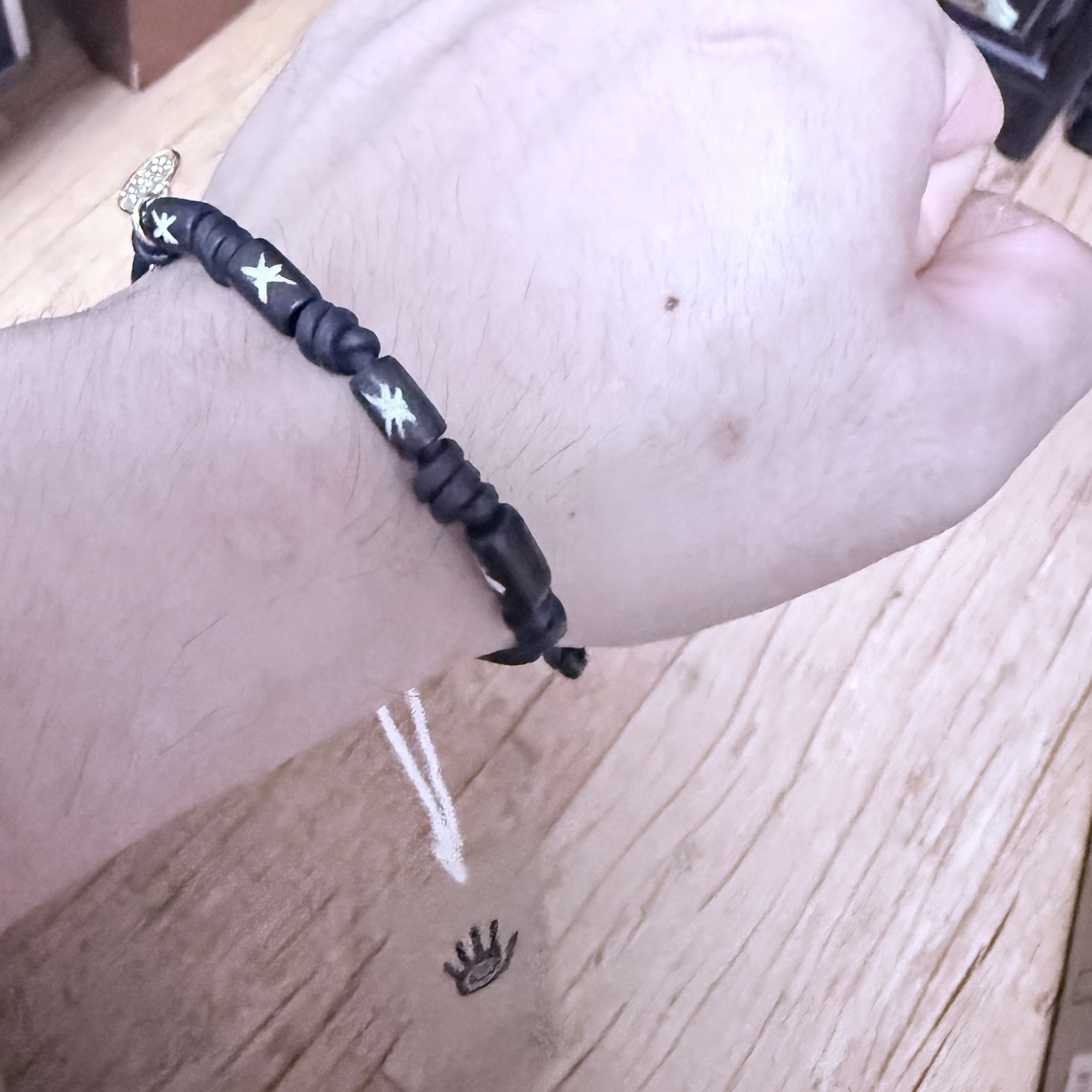 TOWTOW.ARCHIVE Eclipse Bracelet Black 착용 스타일 - 2