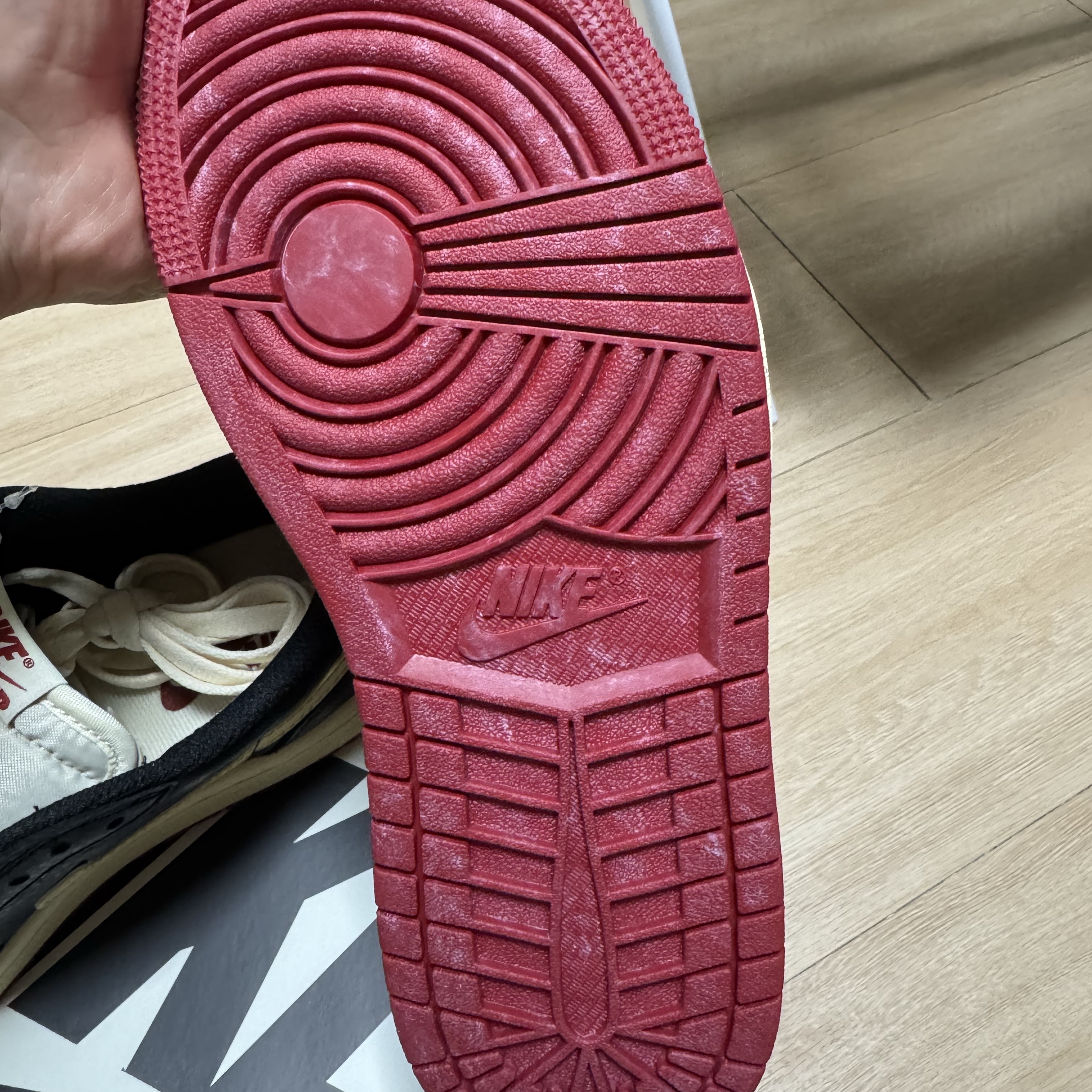 Jordan 1 x Nigel Sylvester Retro Low OG Better With Time 착용 스타일 - 4