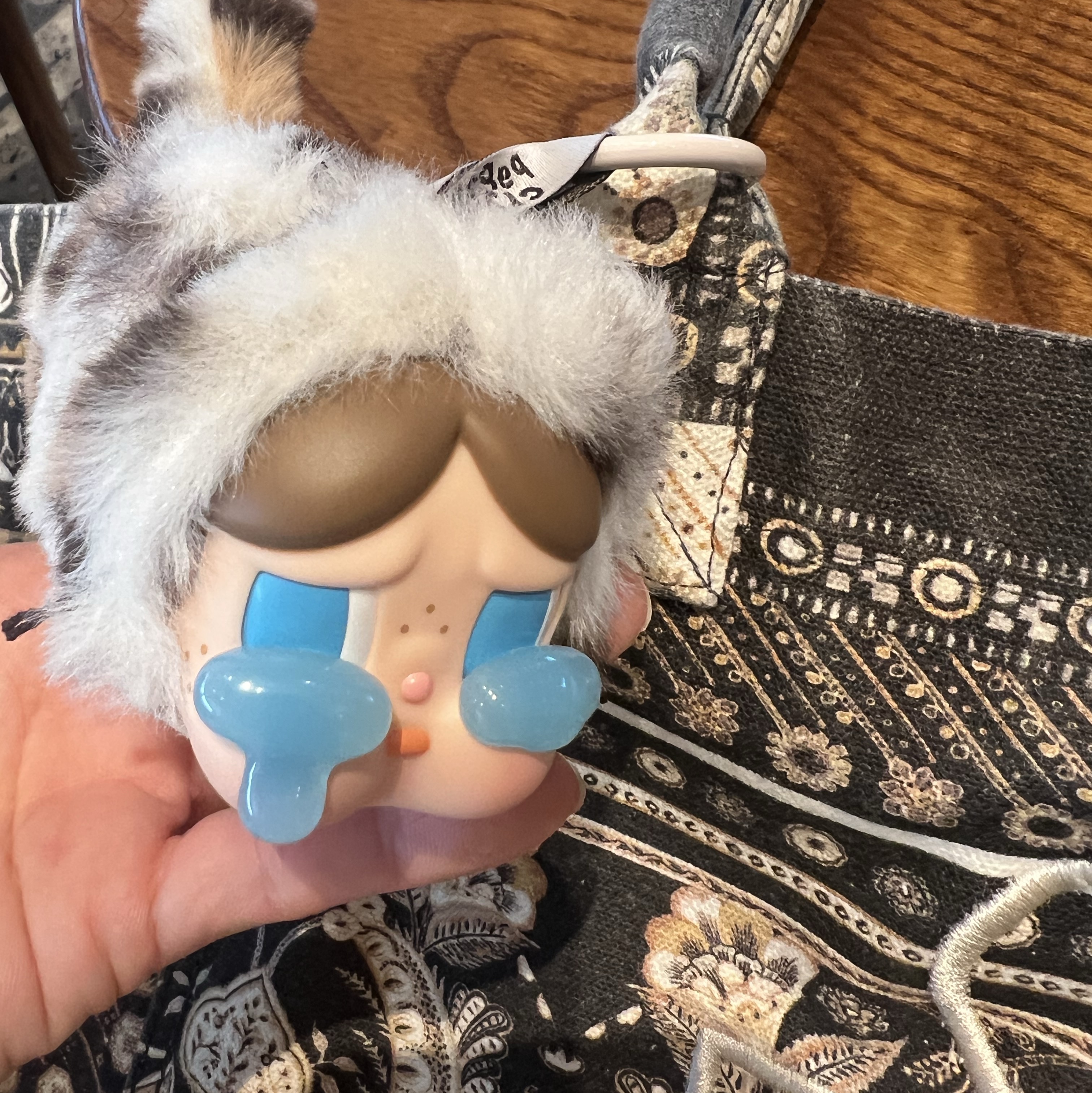 Pop Mart Crybaby Wild But Cutie Series Vinyl Plush Pendant Vintage Cutie (Opened Case) 착용 스타일