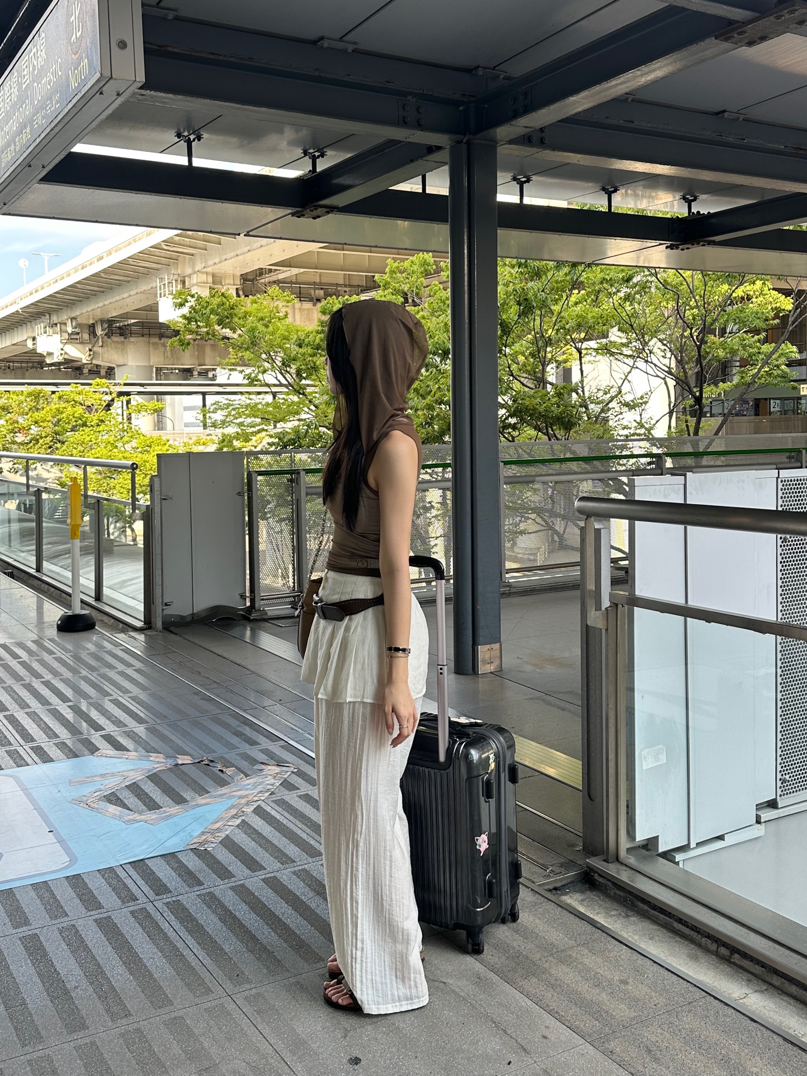 Maison Margiela 5AC Small Bucket Bag Camel, (W) Birkenstock Mayari Nubuck Leather Mocha - Regular 착용 스타일 - 3