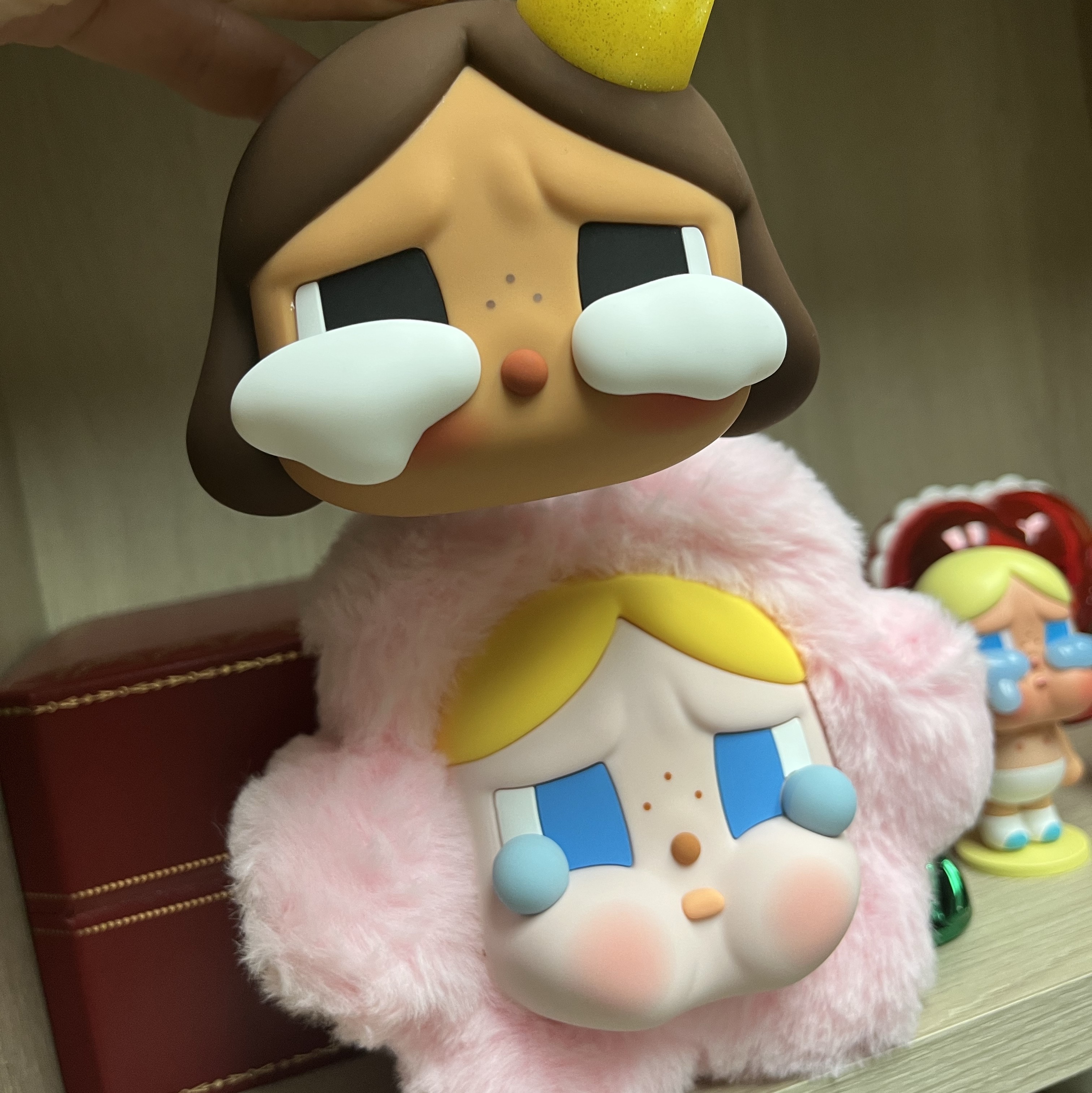 Pop Mart Crybaby Sad Club Series Silicone Plush Earphone Bag, Pop Mart Crybaby Shiny Shiny Series Earphone Case Brown 착용 스타일 - 2