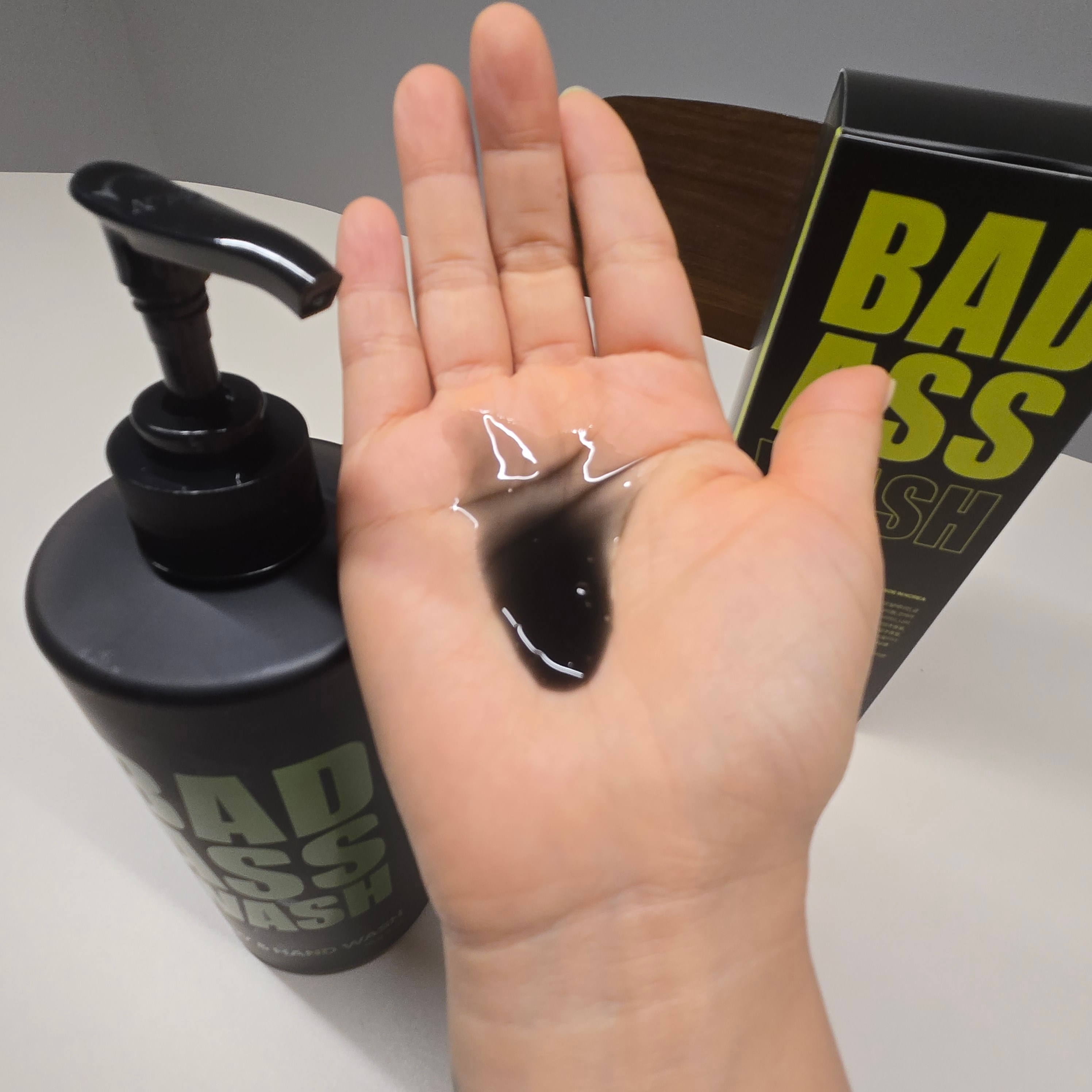 BAD ASS WASH Body & Hand Wash 착용 스타일 - 2