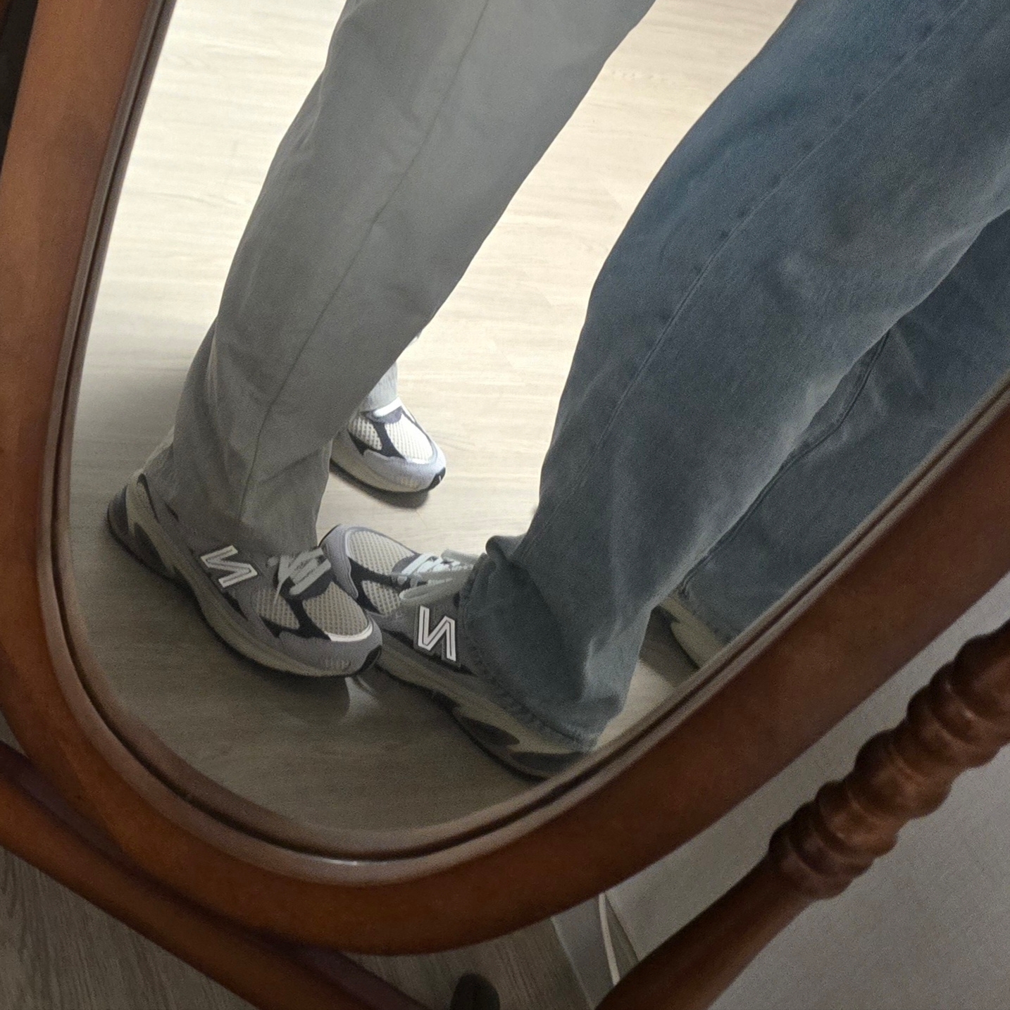 New Balance 2010 Brighton Grey Linen 착용 스타일