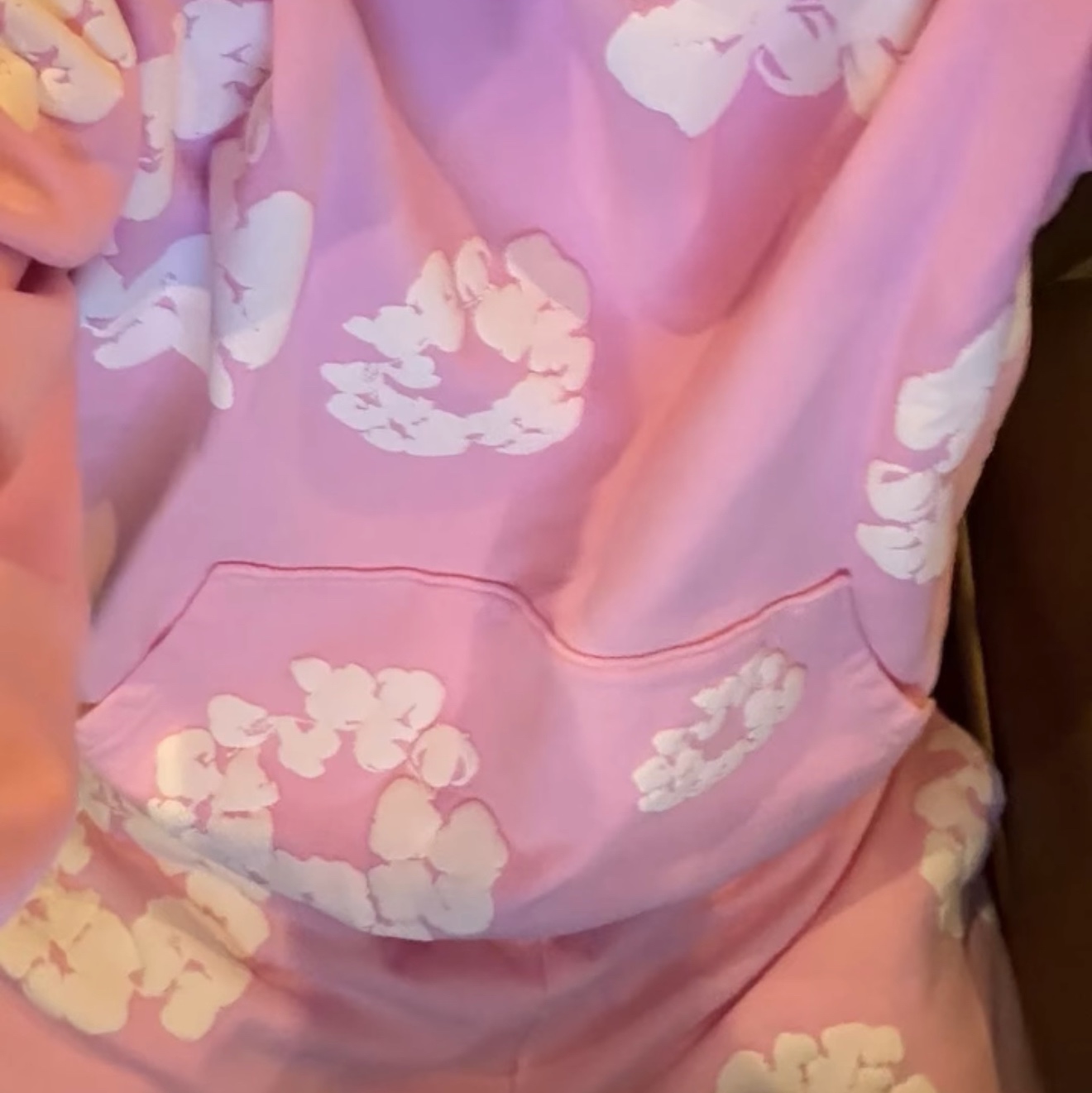 Denim Tears The Cotton Wreath Sweatshirt Pink 착용 스타일