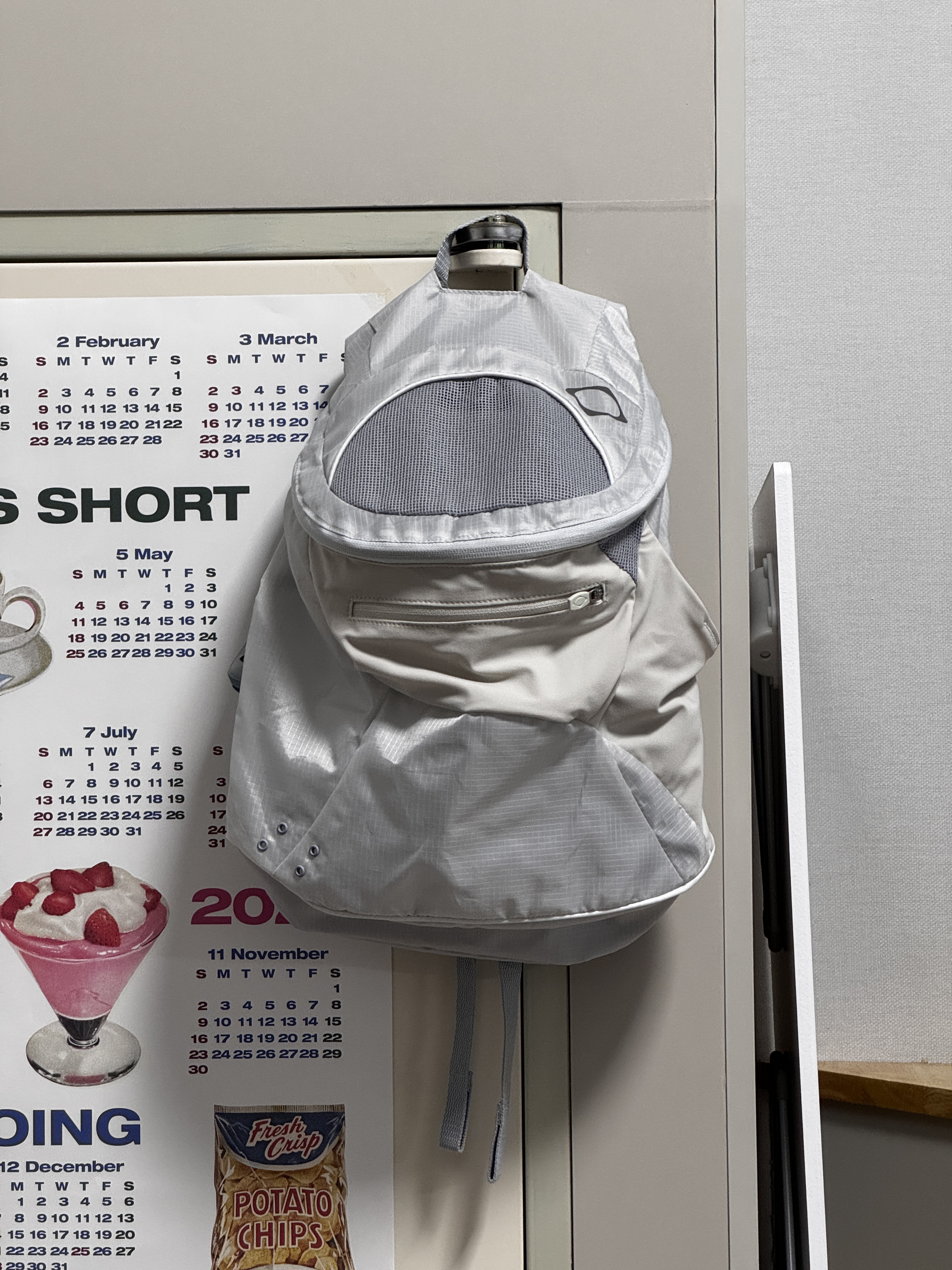 Mischief x Eplc Lightweight Zip Around Backpack Light Gray, Mischief Lightweight Zip Around Backpack Black 착용 스타일 - 2