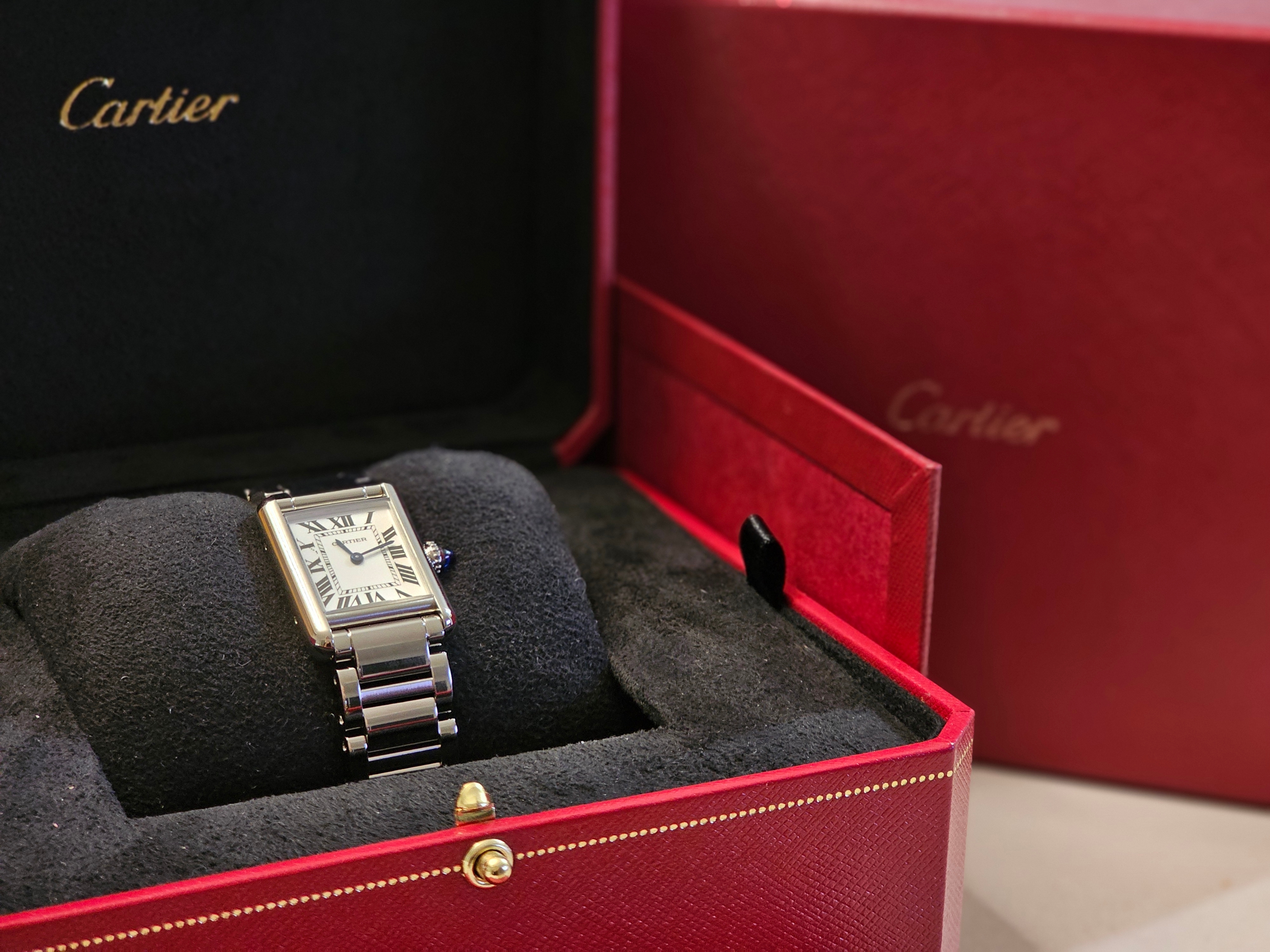 Cartier Tank Must Watch Small Quartz Steel Bracelet Steel 착용 스타일