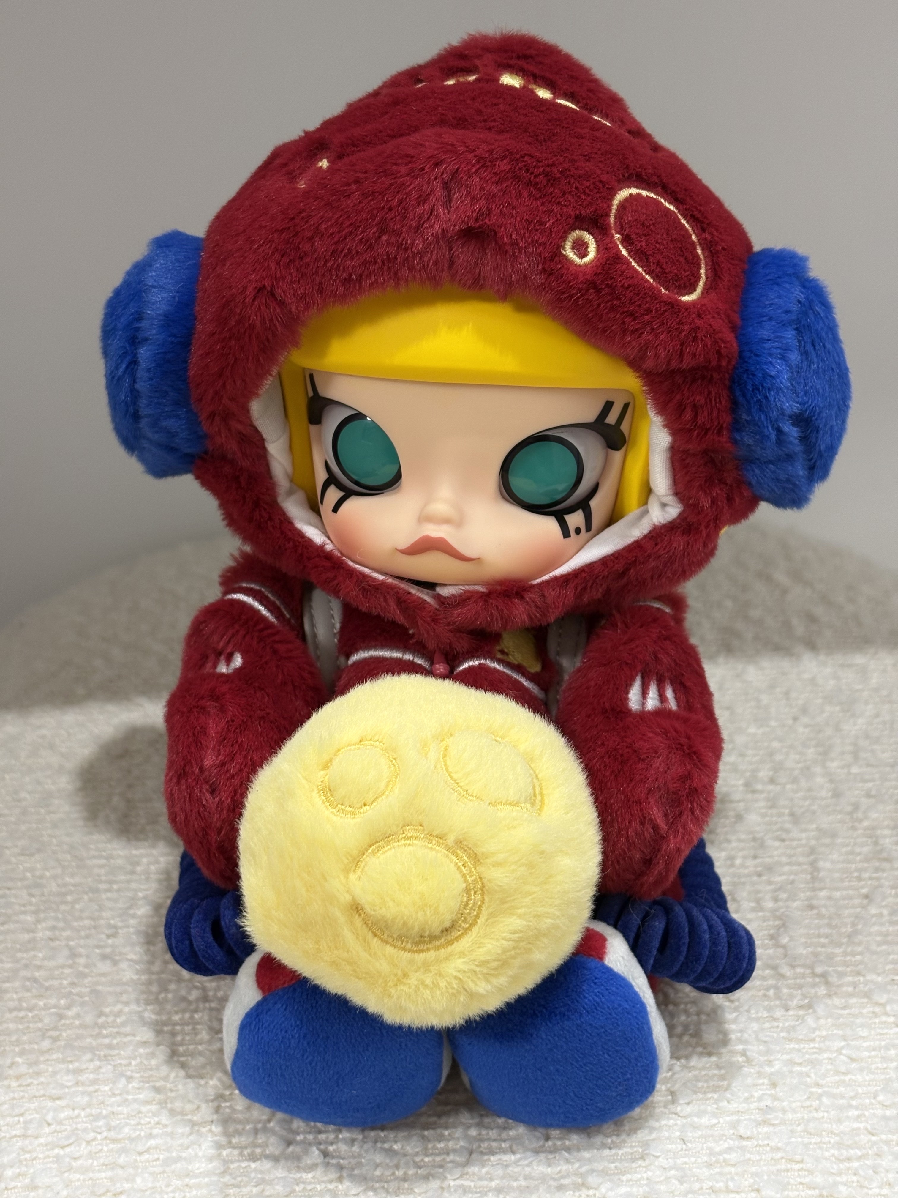 Pop Mart Molly Hello, Moon 1/8 Action Figure 착용 스타일 - 3