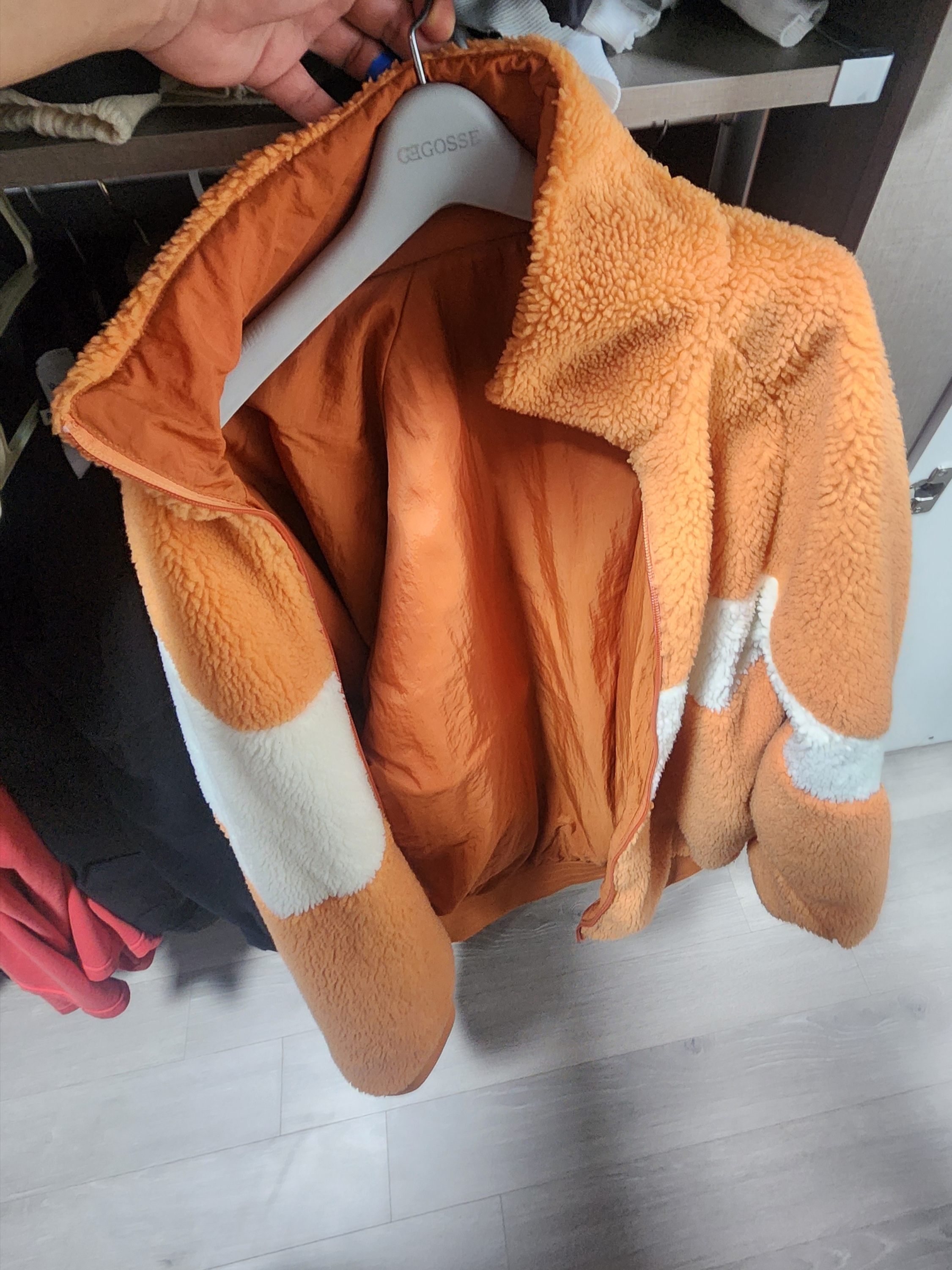 Nike Big Swoosh Full Zip Jacket Hot Curry 착용 스타일