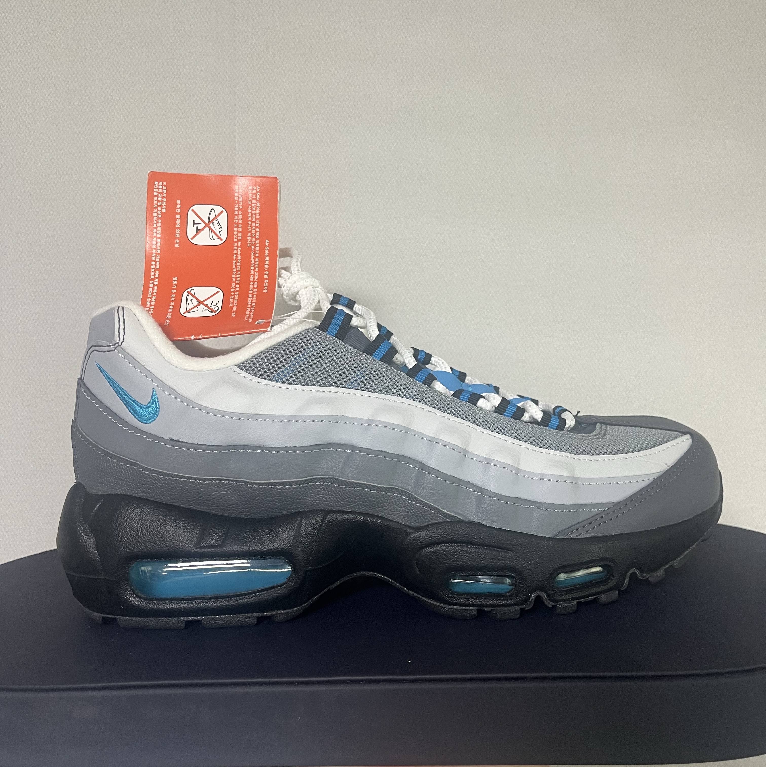 (GS) Nike Air Max 95 Recraft Grey Laser Blue, Nike Air Max 95 OG Cool Grey and Blue Spark 착용 스타일
