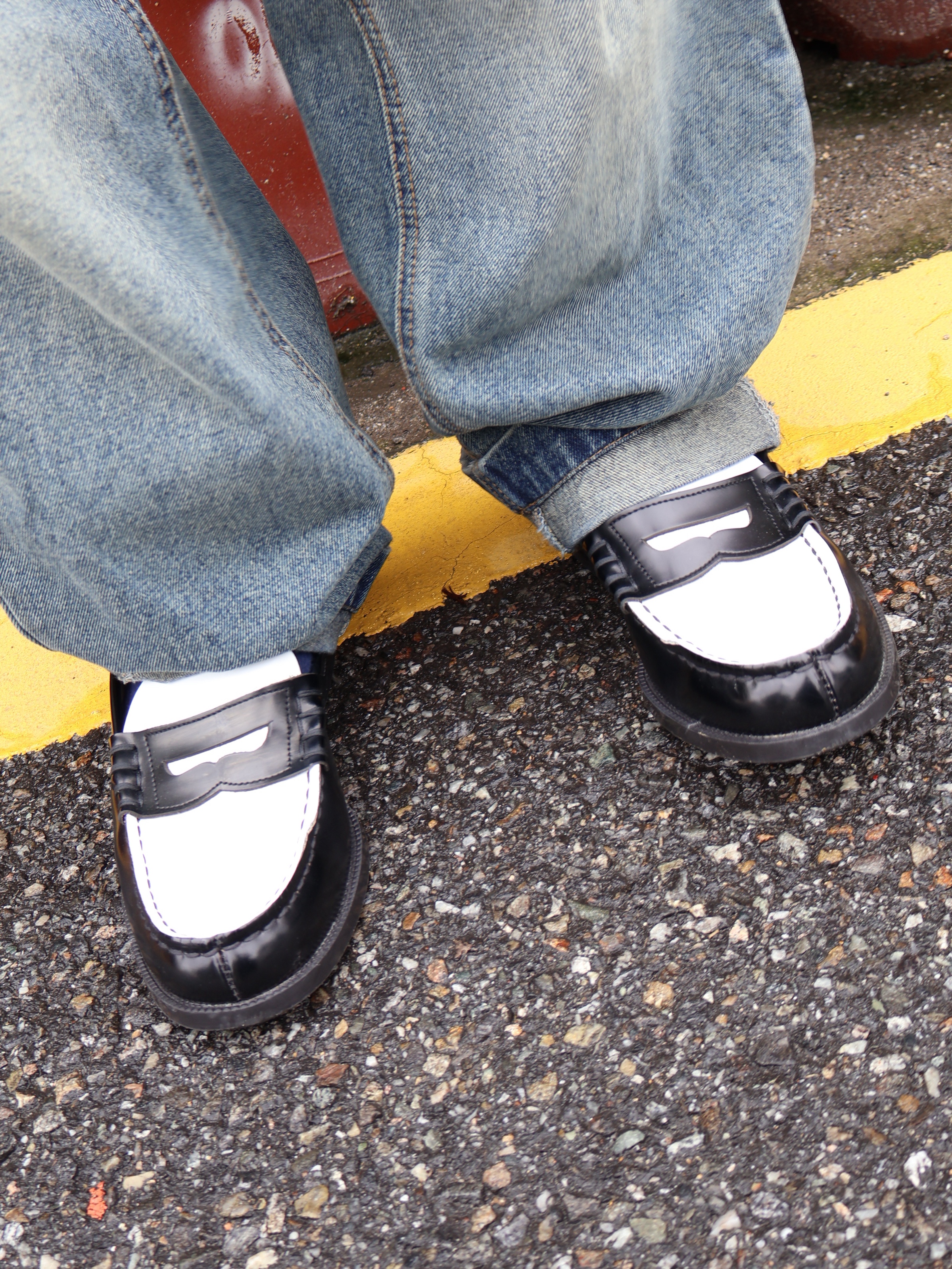 Haruta HS-906 Penny Loafer Black & White 착용 스타일 - 7