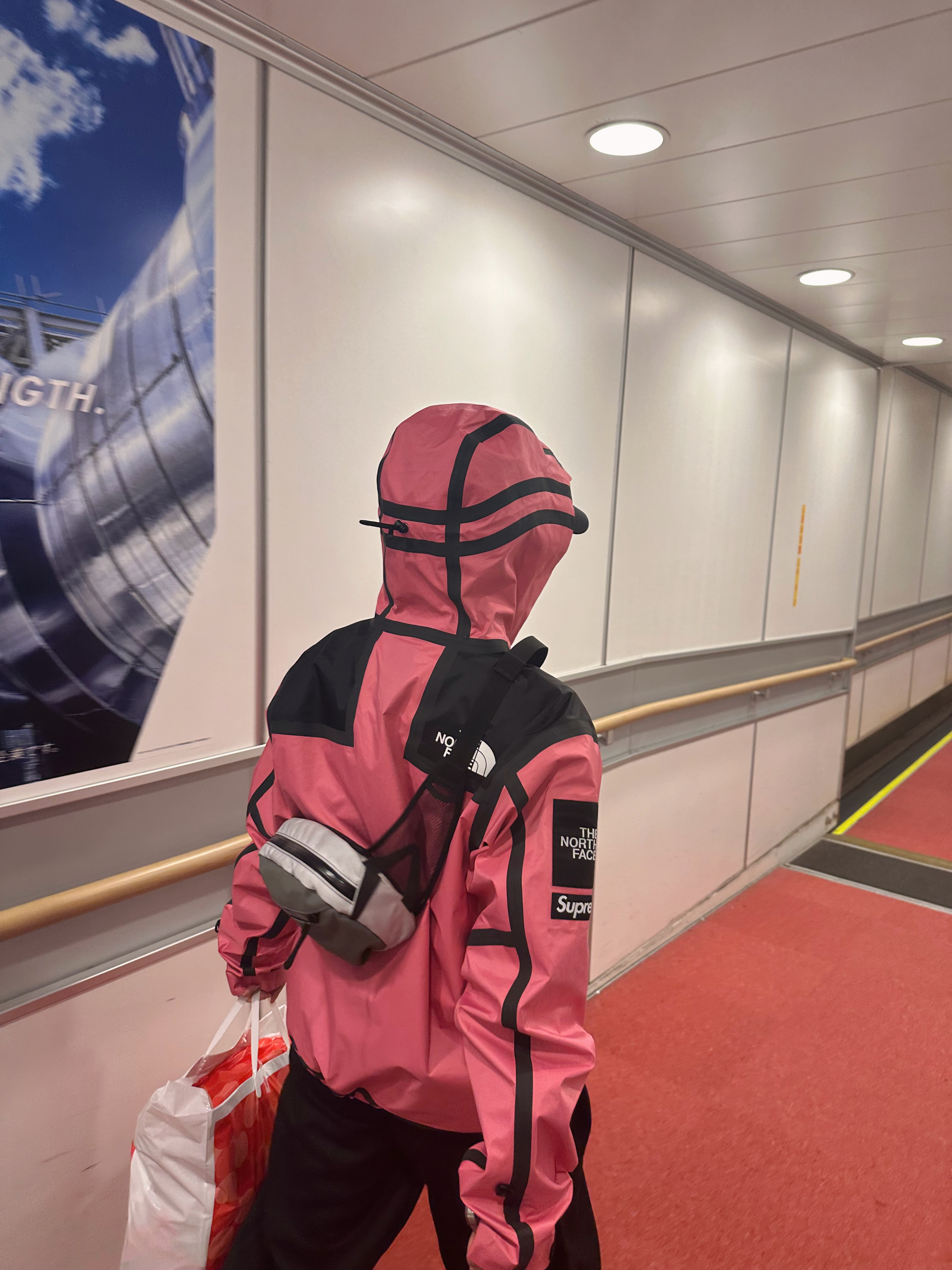 Supreme x The North Face Summit Series Outer Tape Seam Jacket Pink - 21SS 착용 스타일 - 3