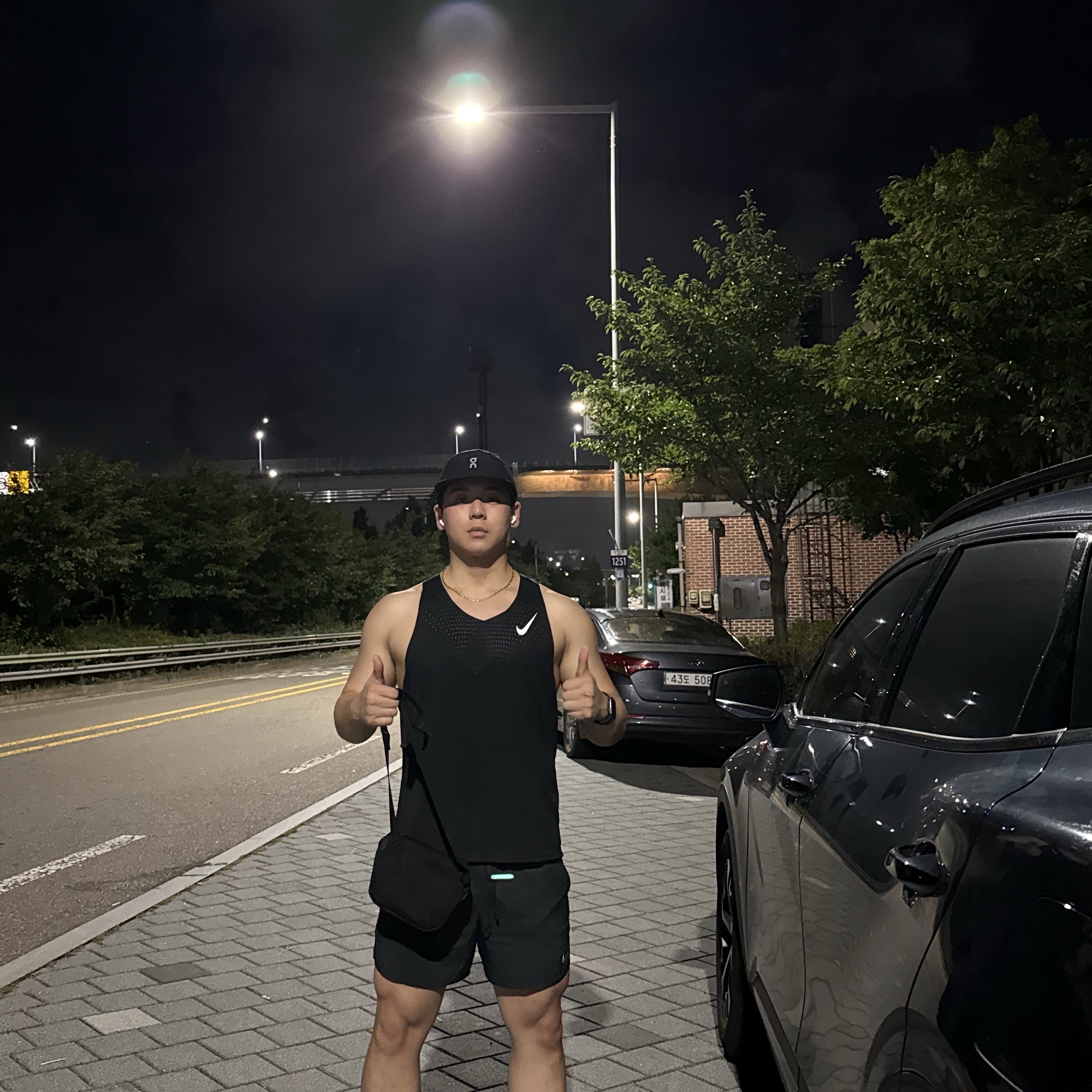 Nike Dri-Fit ADV Aeroswift Running Vest Black - Asia, Oakley Eye Jacket Redux Matte Black Frame Prizm Grey Lenses High Bridge Fit 착용 스타일 - 3