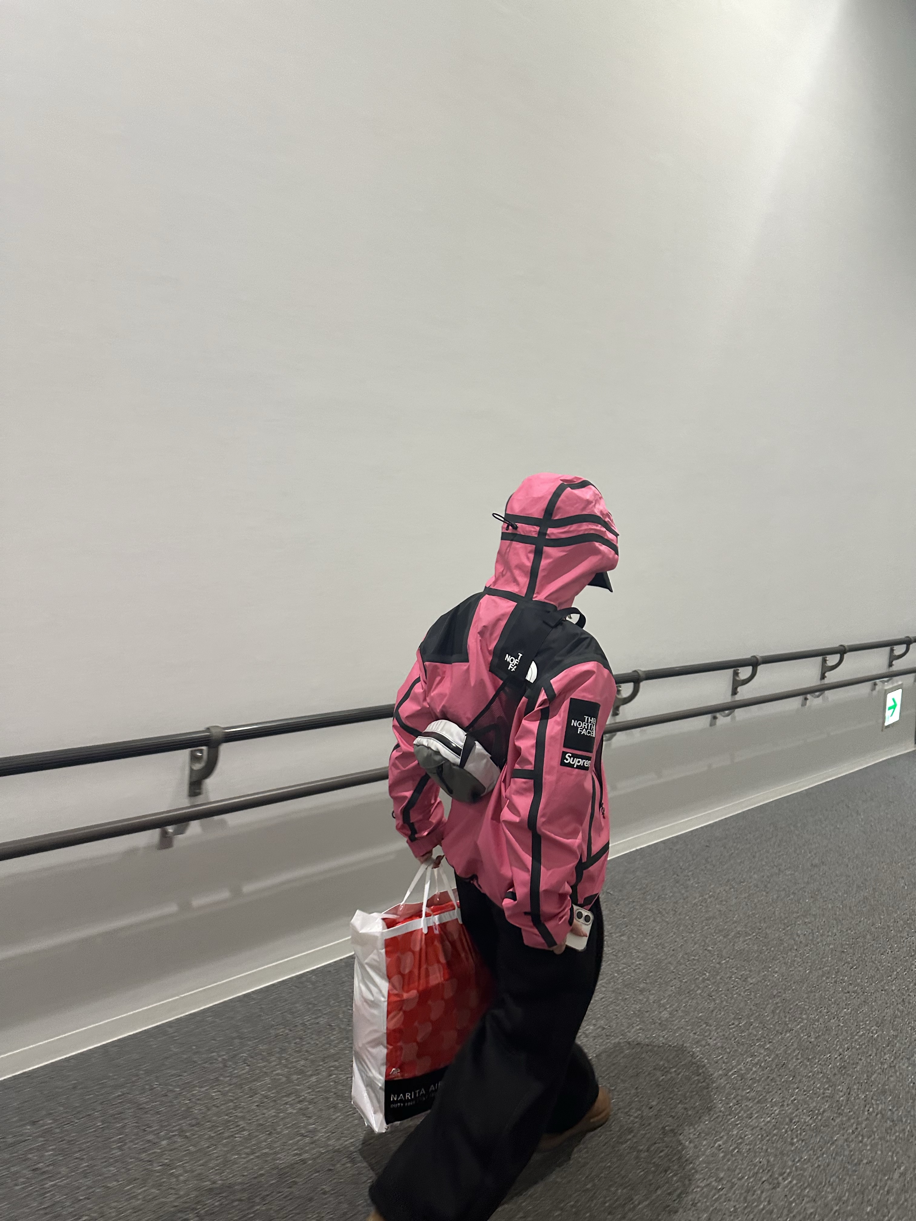 Supreme x The North Face Summit Series Outer Tape Seam Jacket Pink - 21SS 착용 스타일 - 1