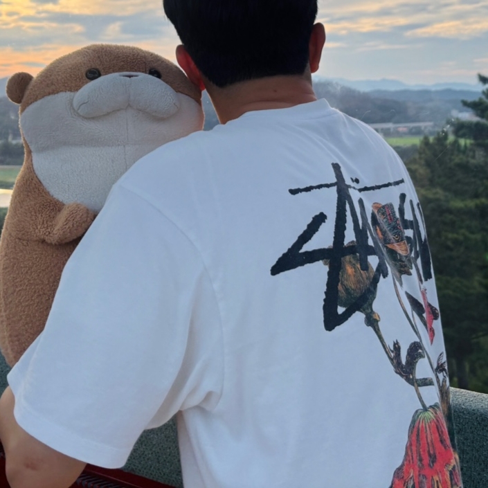 Stussy Withered Flower T-Shirt White 착용 스타일