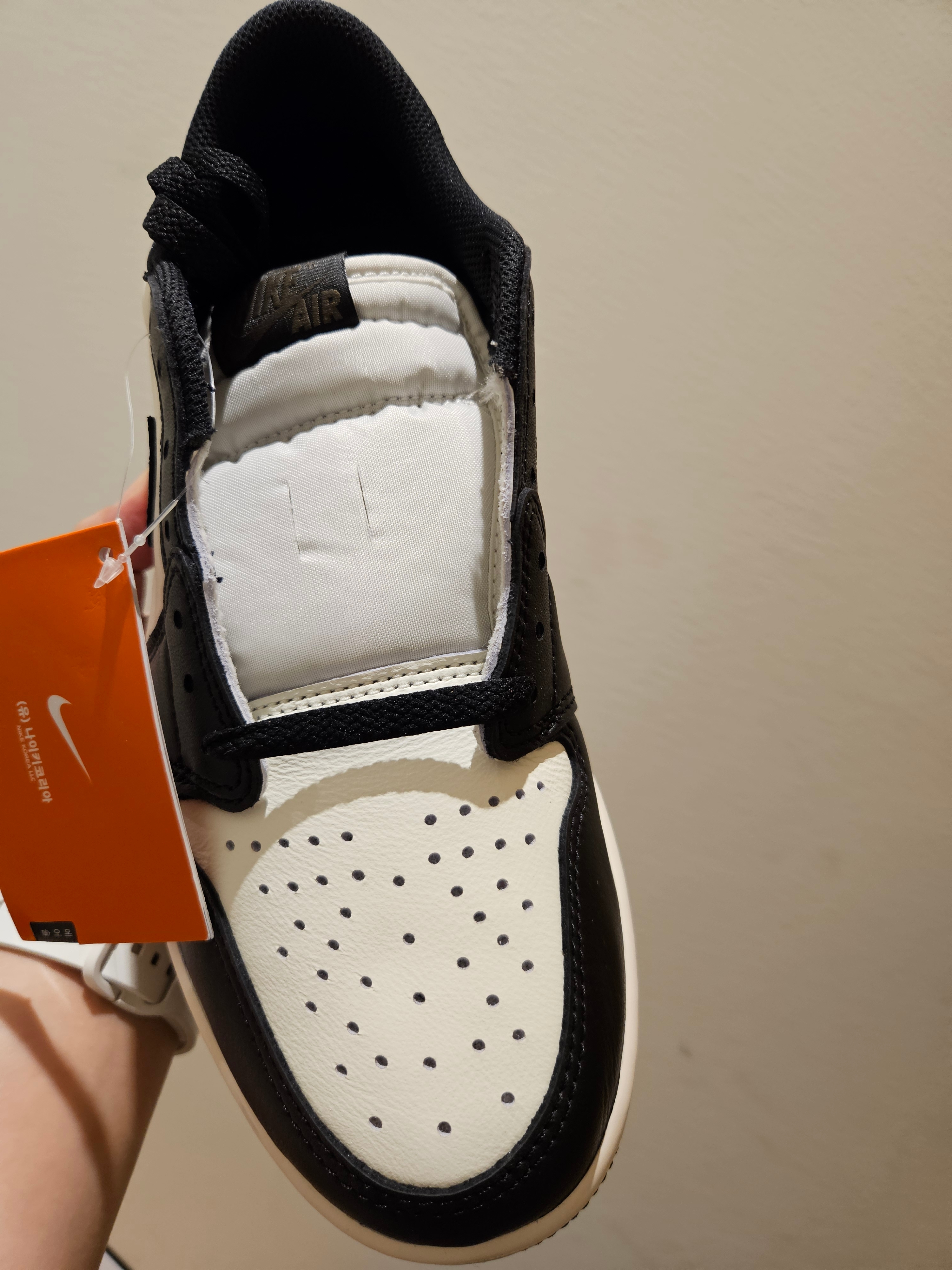 Jordan 1 Retro Low OG Mocha 착용 스타일