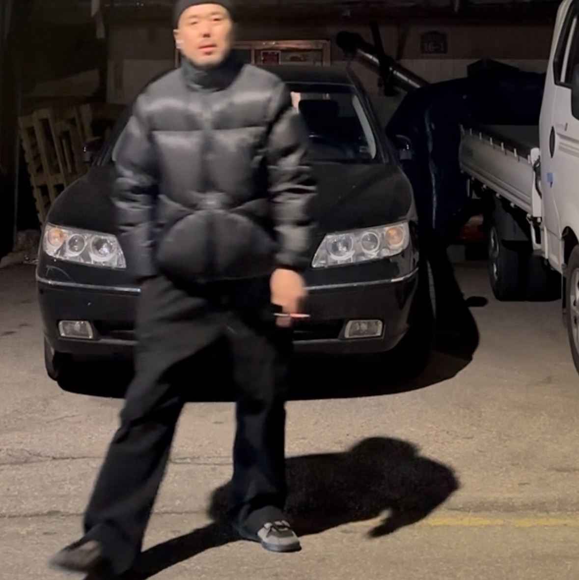 Jordan x Travis Scott Jumpman Jack TR Black and Dark Mocha 착용 스타일 - 3