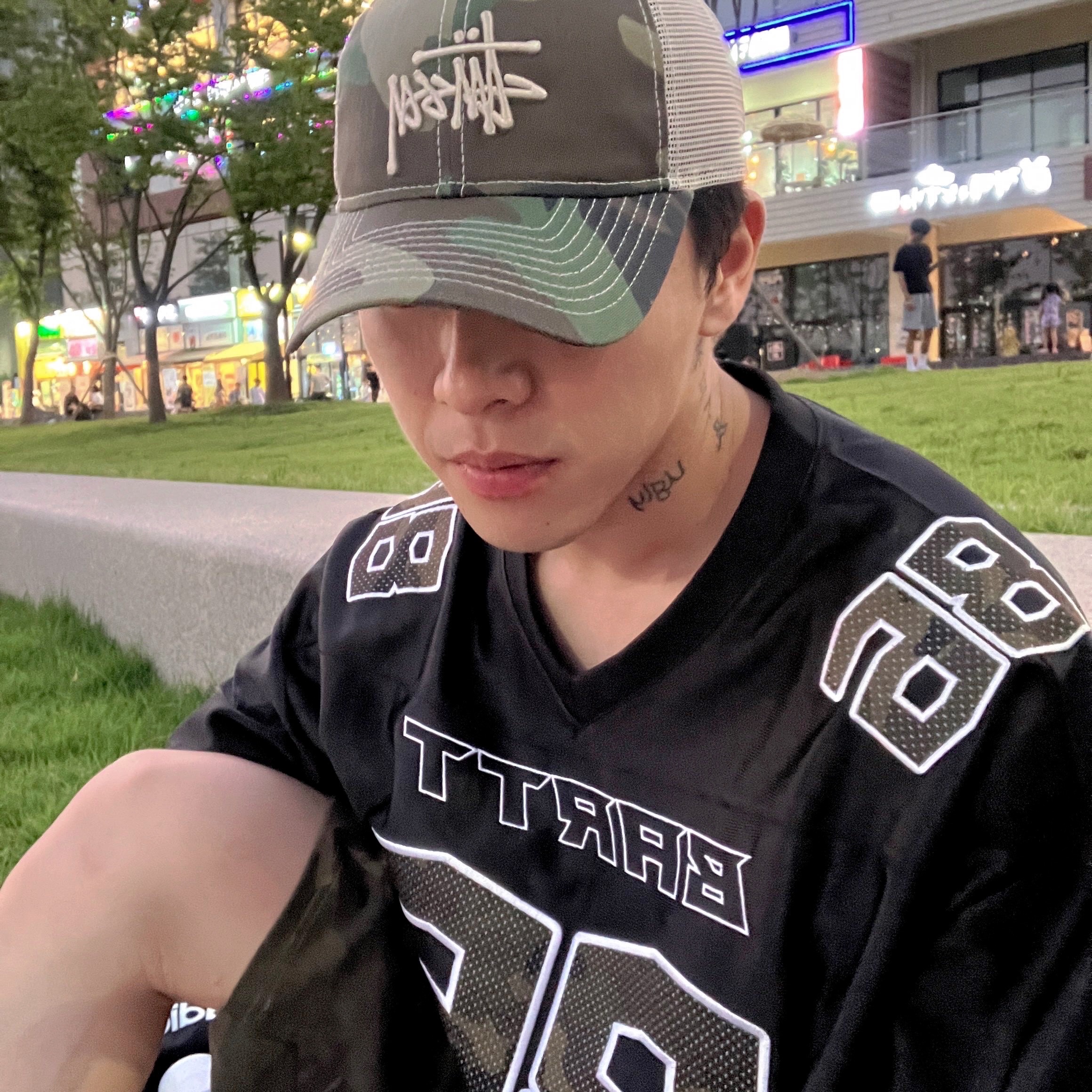 Stussy New Era 9twenty Basic Trucker Woodland Camo 착용 스타일 - 1