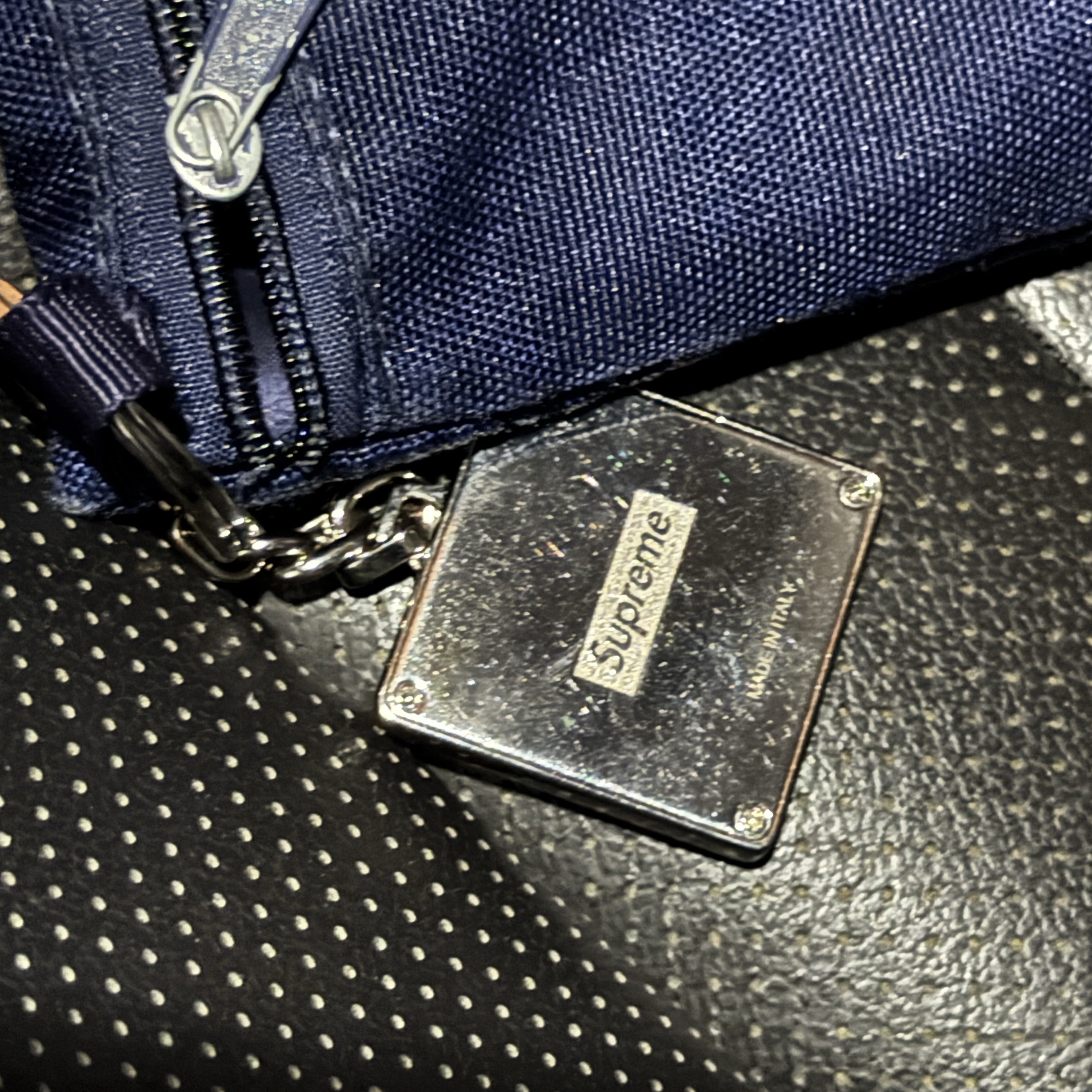 Supreme Puzzle Keychain Silver - 25SS 착용 스타일