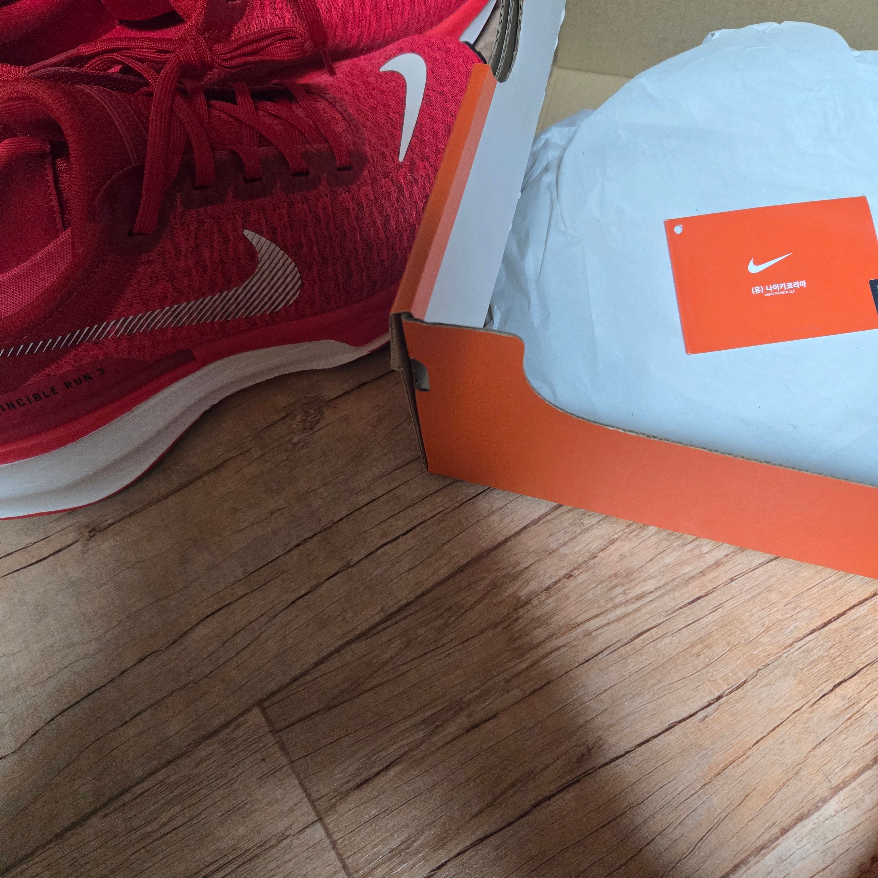 Nike ZoomX Invincible Run 3 University Red White 착용 스타일 - 2
