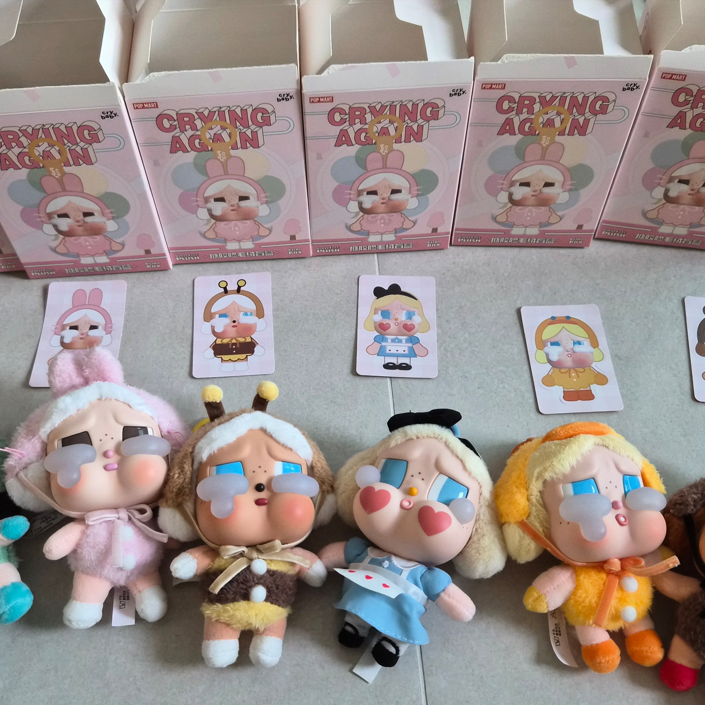 Pop Mart Crybaby Crying Again Series Plush Keyring Sealed Case (6 Blind Boxes) 착용 스타일