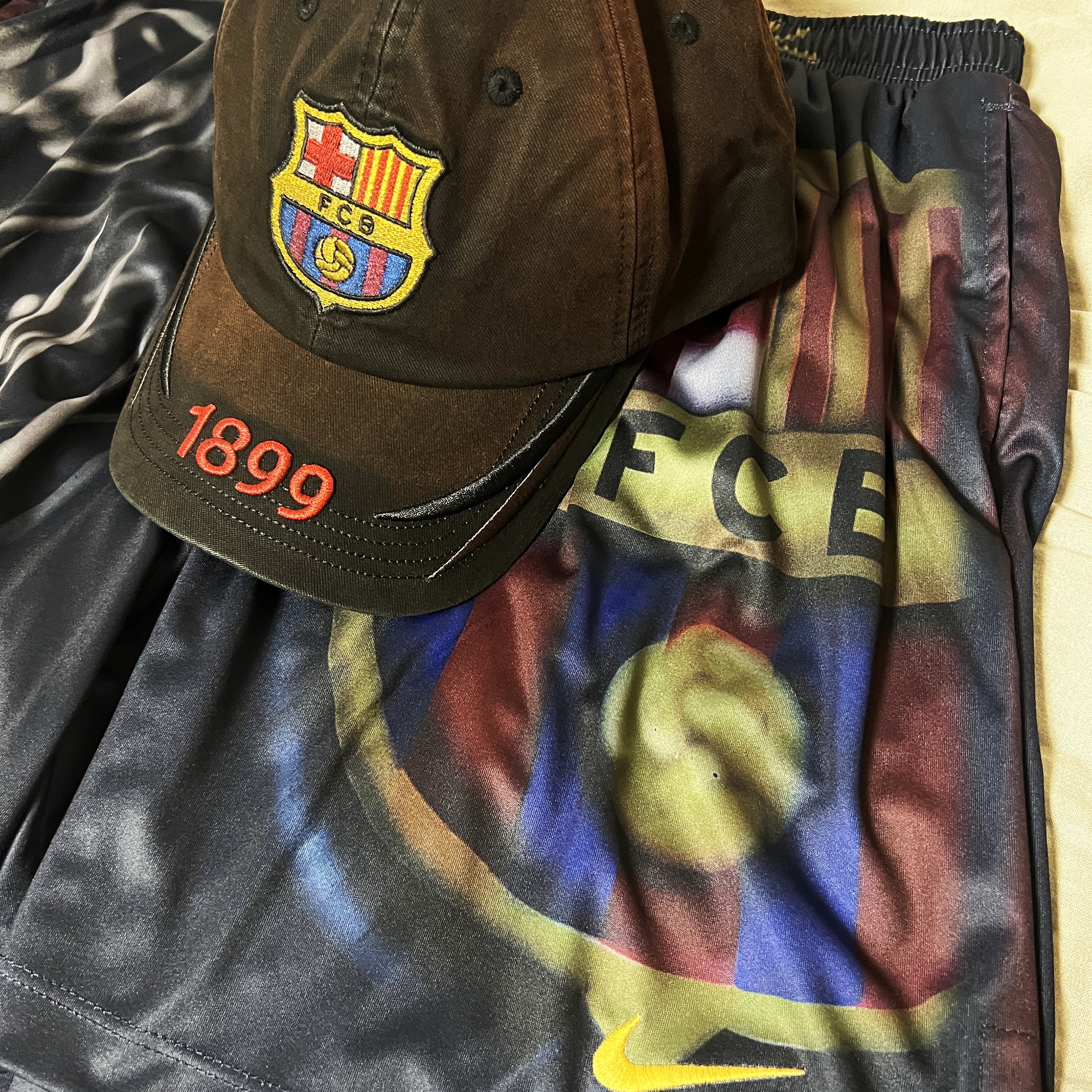Nike FC Barcelona x Travis Scott Skeleton Home Shorts Multicolor, Travis Scott Cactus Jack FC Barcelona 899 Distressed Hat Multicolor 착용 스타일