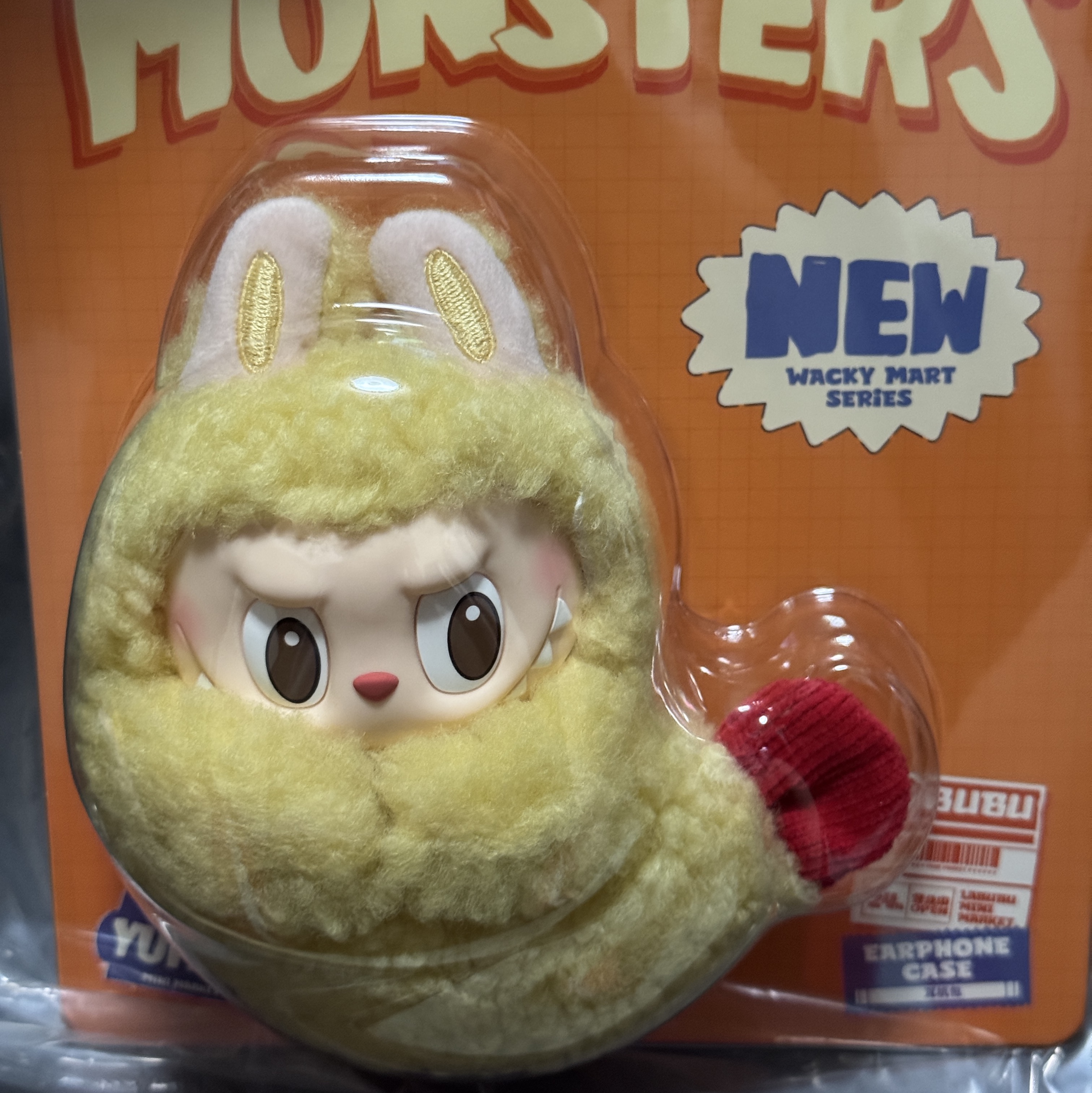 Pop Mart Labubu The Monsters Wacky Mart Series Earphone Case 착용 스타일