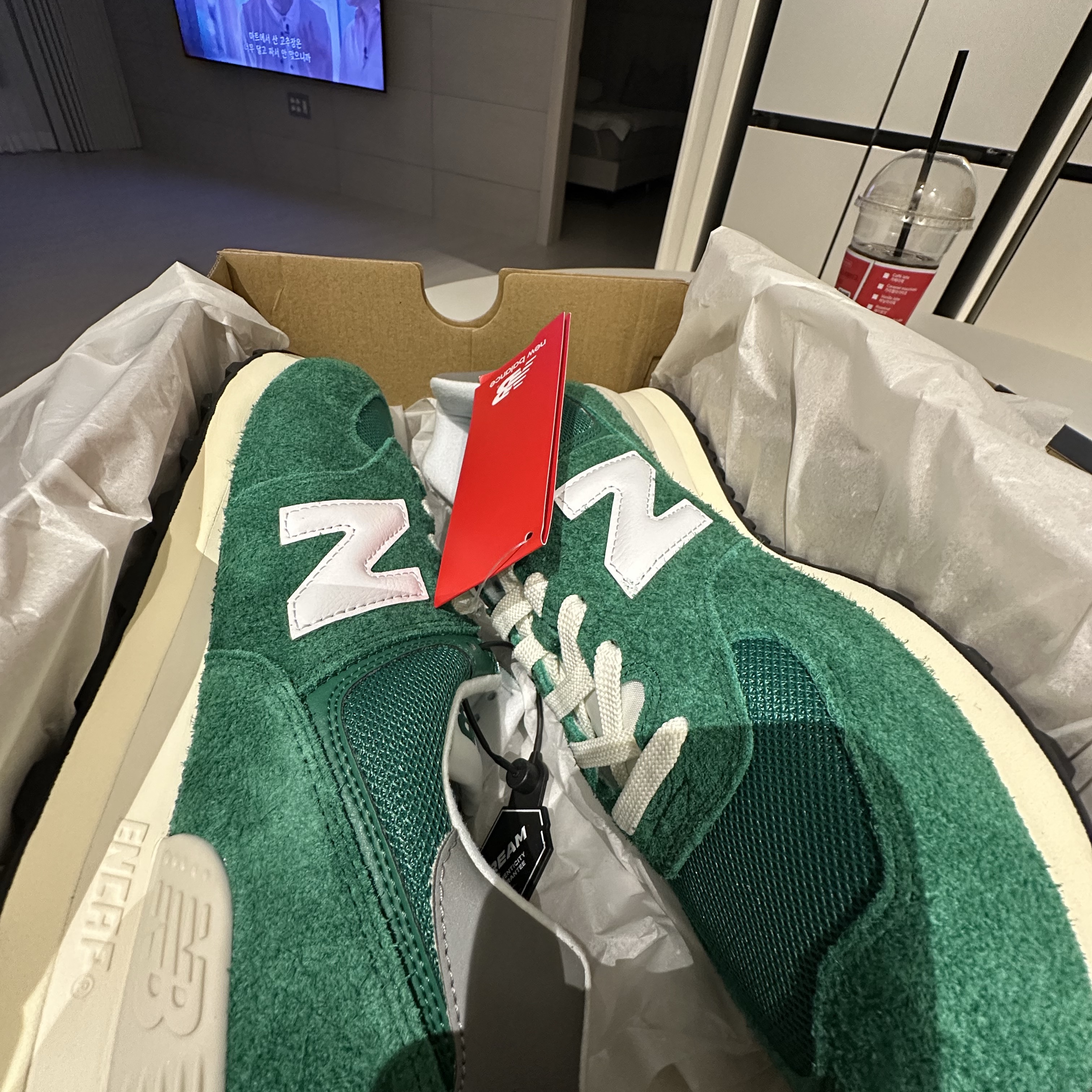 New Balance 574 Heritage Grass Green 착용 스타일 - 3