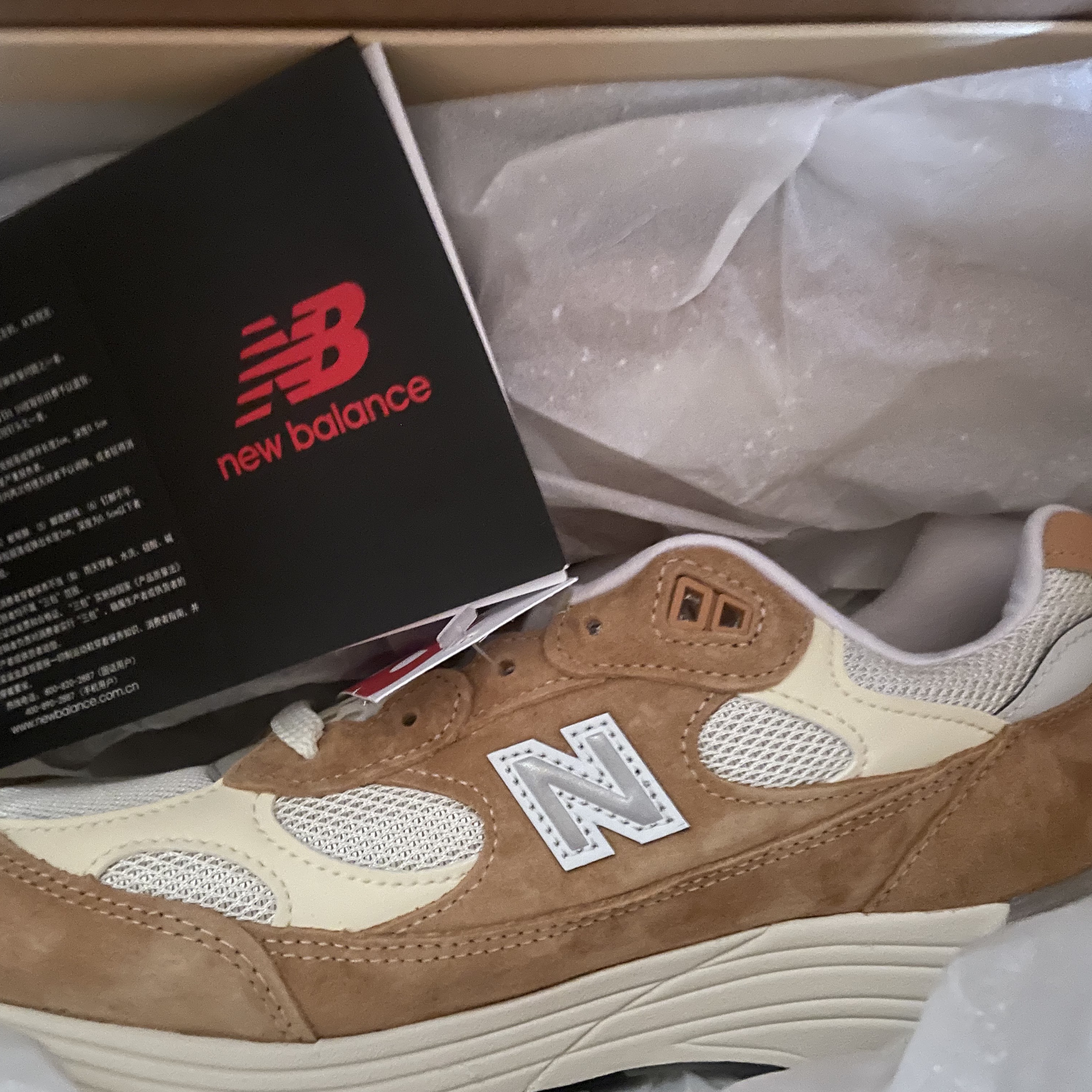 New Balance 992 Made in USA Sweet Caramel Calcium 착용 스타일 - 2