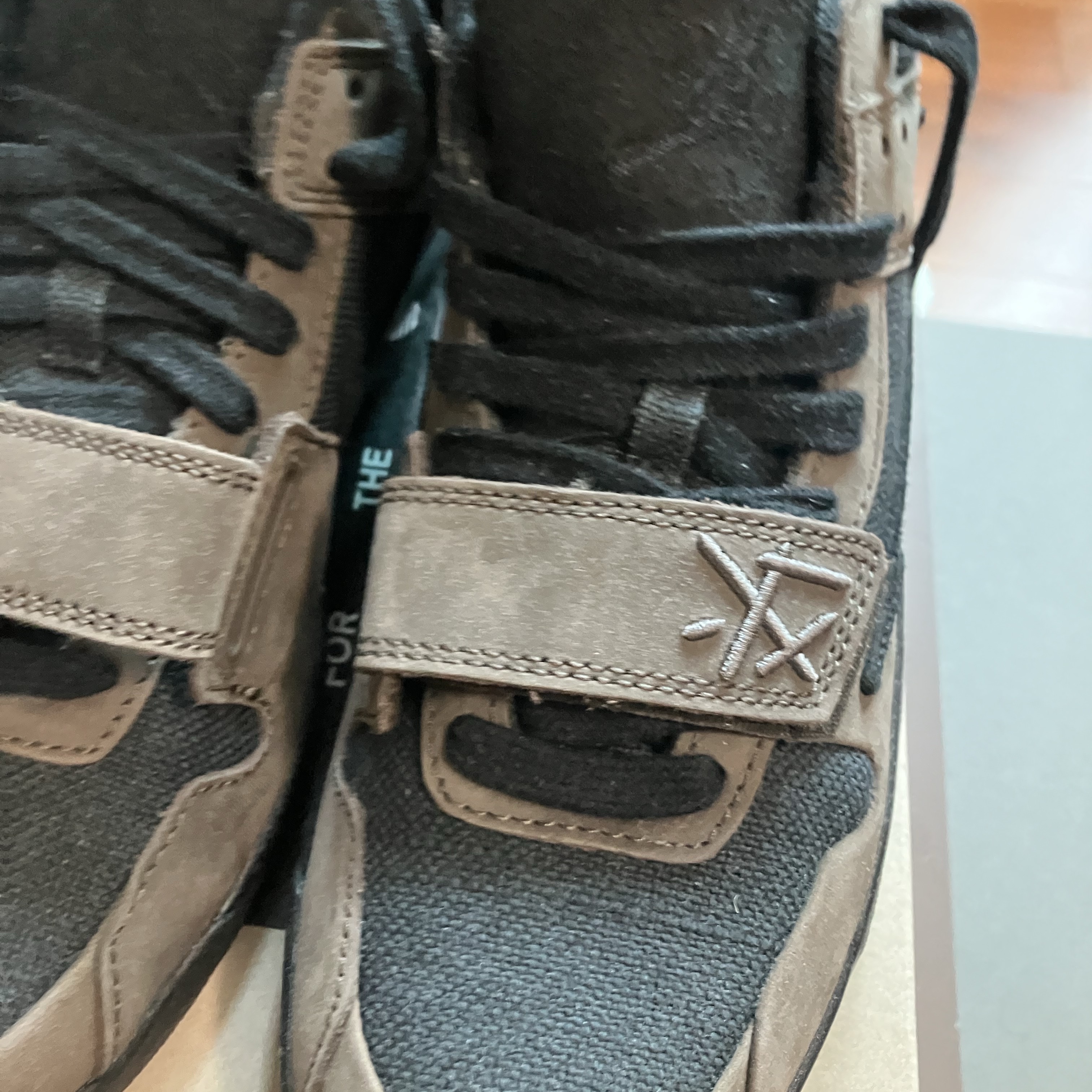Jordan x Travis Scott Jumpman Jack TR Black and Dark Mocha 착용 스타일