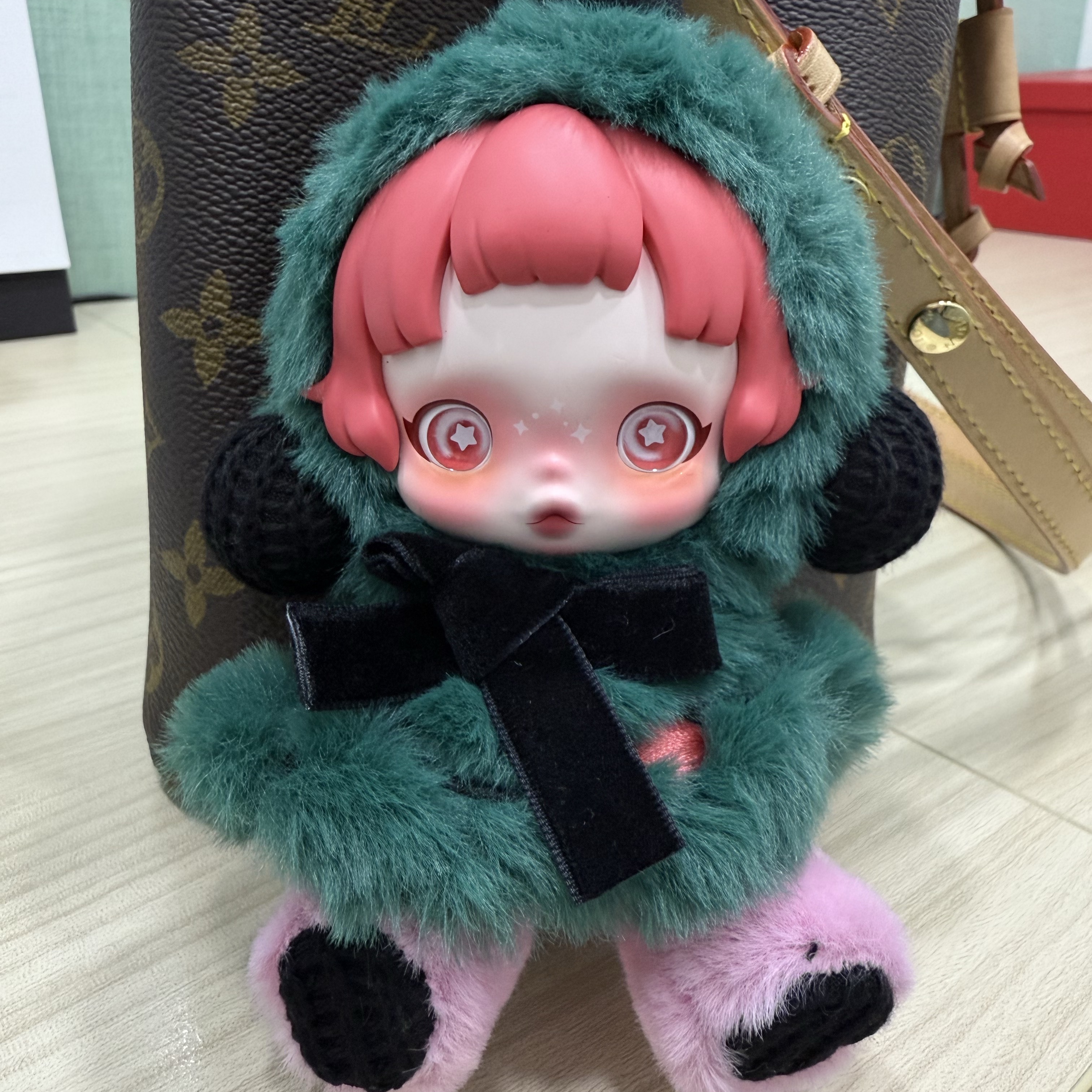 Pop Mart Skullpanda Winter Symphony Series Keyring Partita (Opened Case) 착용 스타일