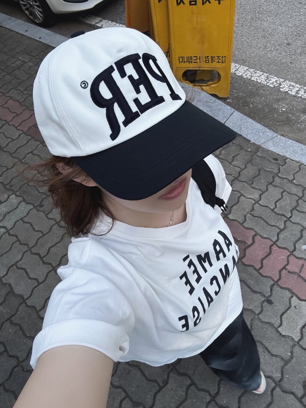 Permanent Archive 5-Panel PER Cap White & Navy 착용 스타일 - 1