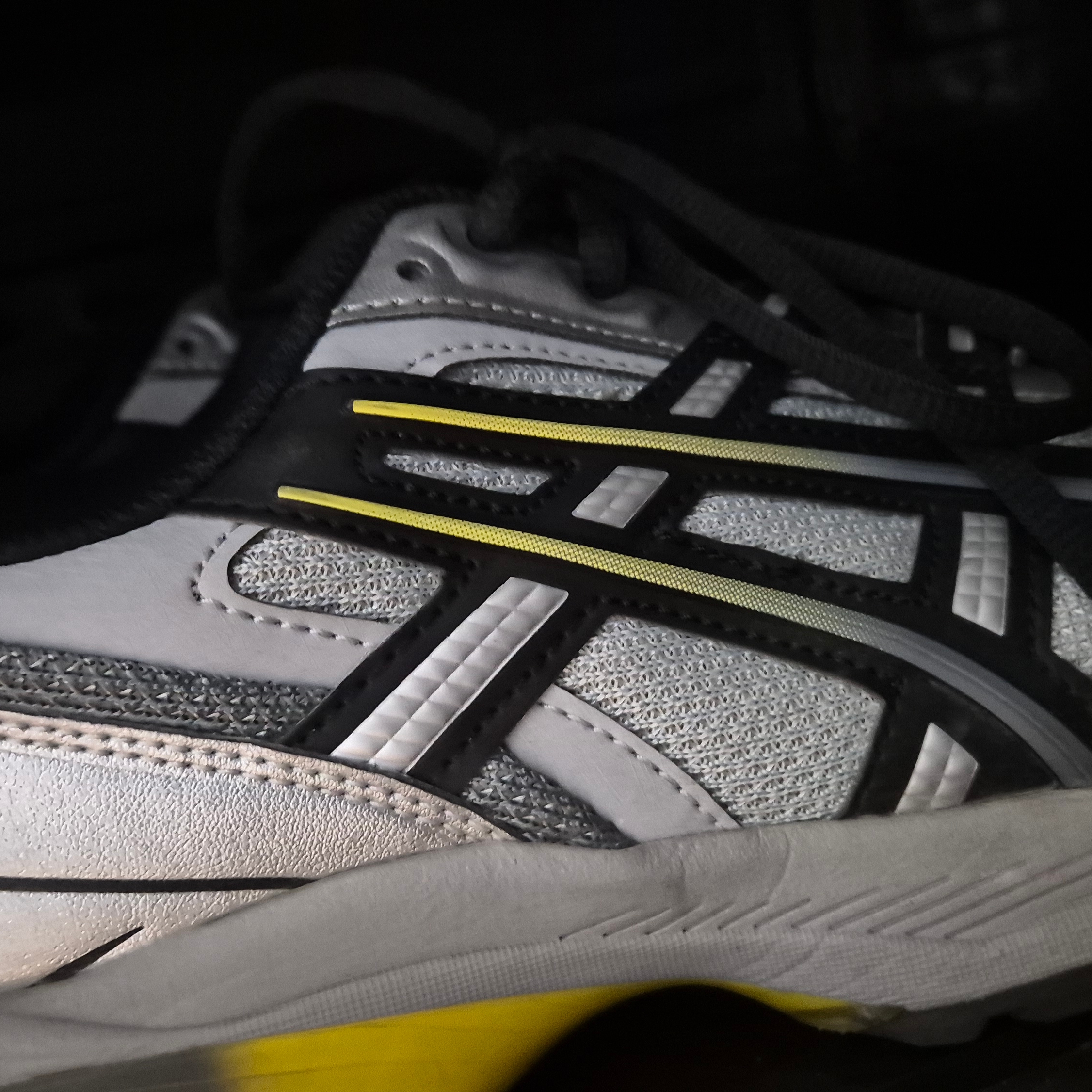 Asics Gel-1090 Mid Grey Black 착용 스타일