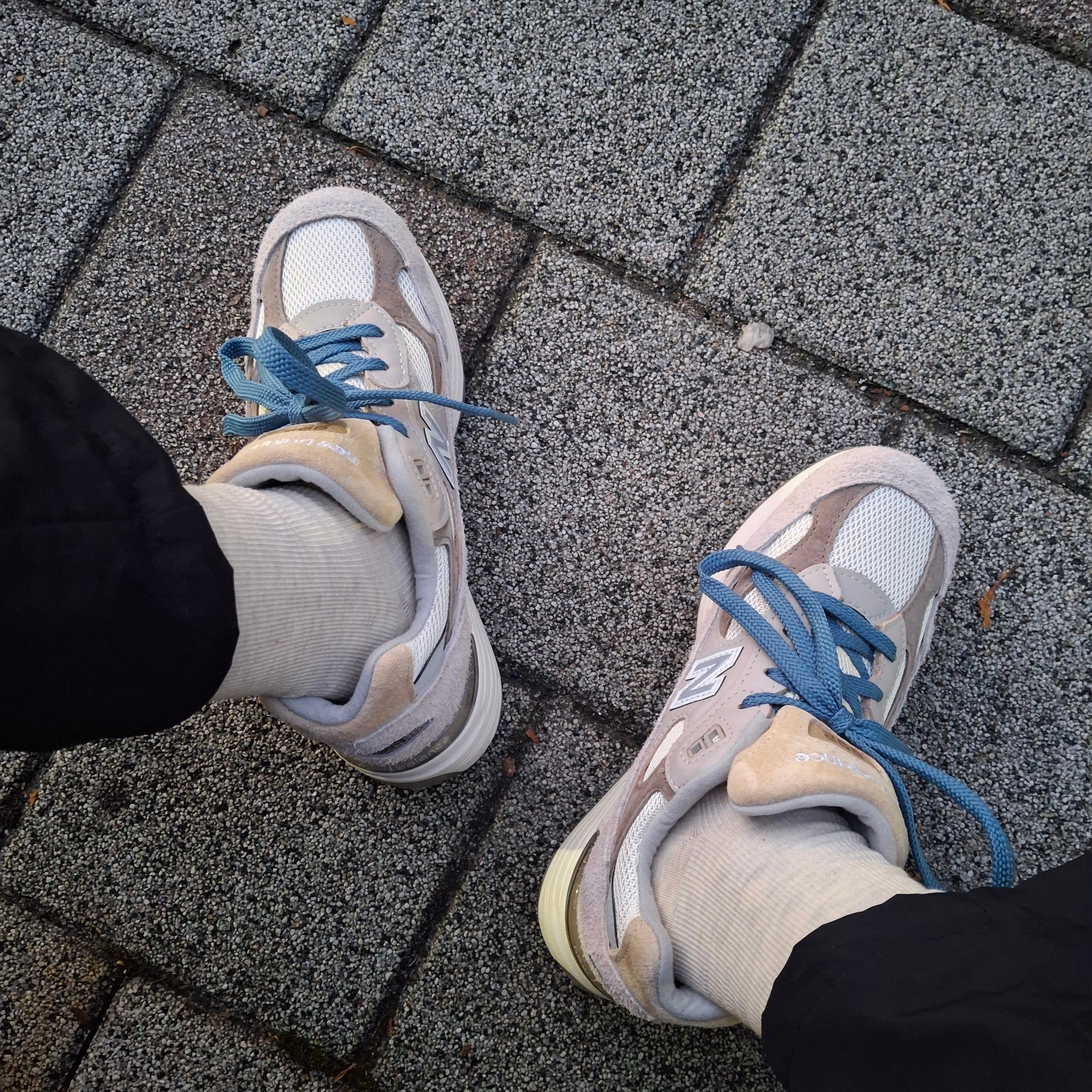 New Balance 992 Made in USA Moonrock Mushroom 착용 스타일 - 2