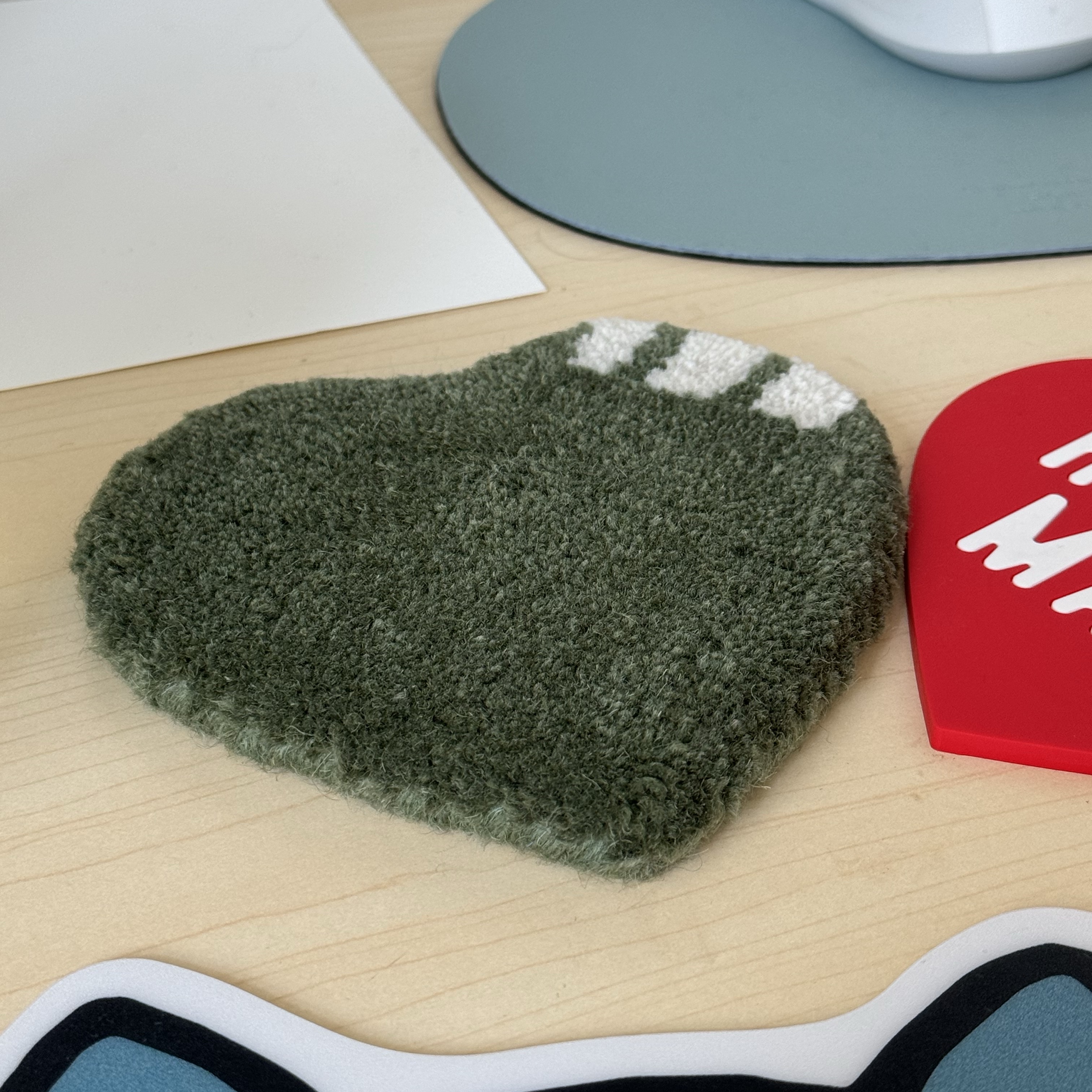 Human Made Heart Rug Coaster Olive Drab 착용 스타일