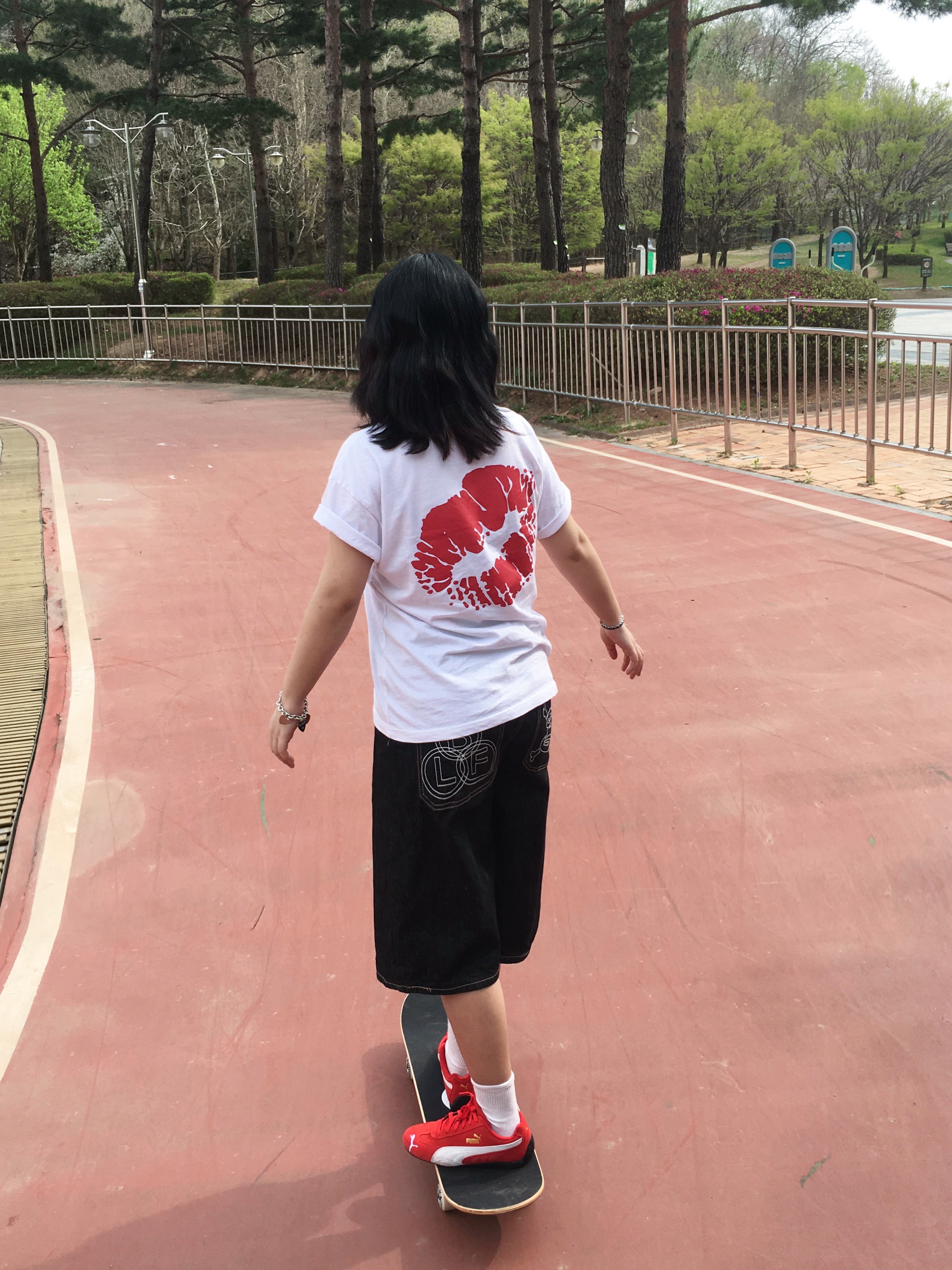 Honey Scoop House Lips T-Shirt White, Puma Speedcat OG Red White 착용 스타일 - 1